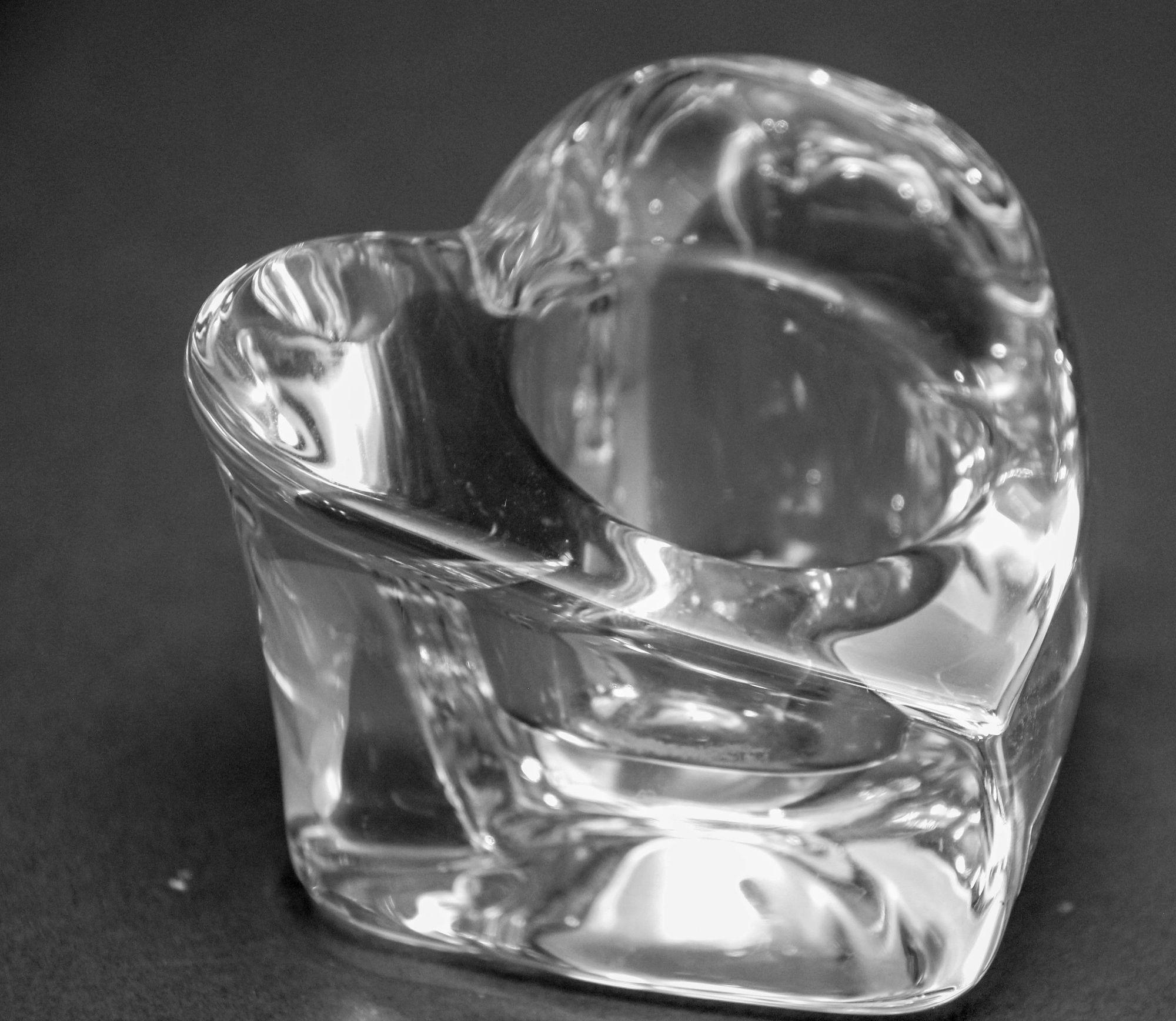 Martti Rytkönenfor Orrefors Valentino Heart Shape Votive Paperweight In Good Condition For Sale In North Hollywood, CA