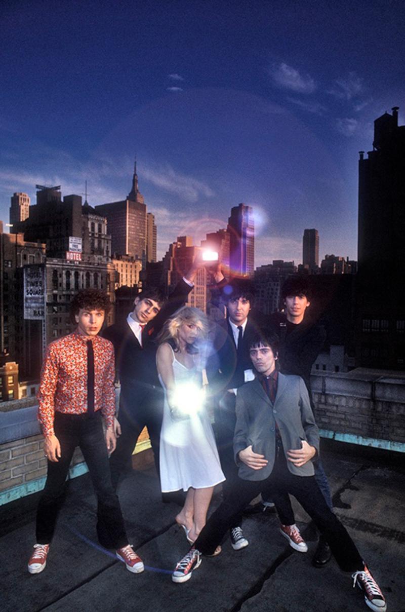 Best Blondie

By Martyn Goddard Signed Limited Edition

Best of Blondie photo shoot on the roof of the Record Plant recording studio New York 1978 

All prints are signed and numbered by the artist. 

Paper size 40x30 inches

printed 2022

Edition