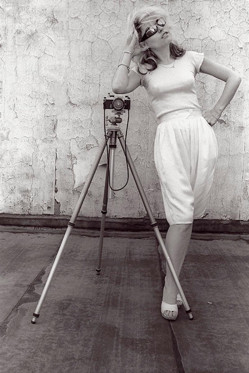 Blondie posiert

Debbie Harry ( Blondie) New Yorker Fototermin 1978.

Foto: Martyn Goddard
Gedruckt 2024.

Signierte Fotografie in limitierter Auflage; Auflage von 25 Stück in dieser Größe.

Papierformat 20×24 Zoll.

Alle Drucke sind auf der