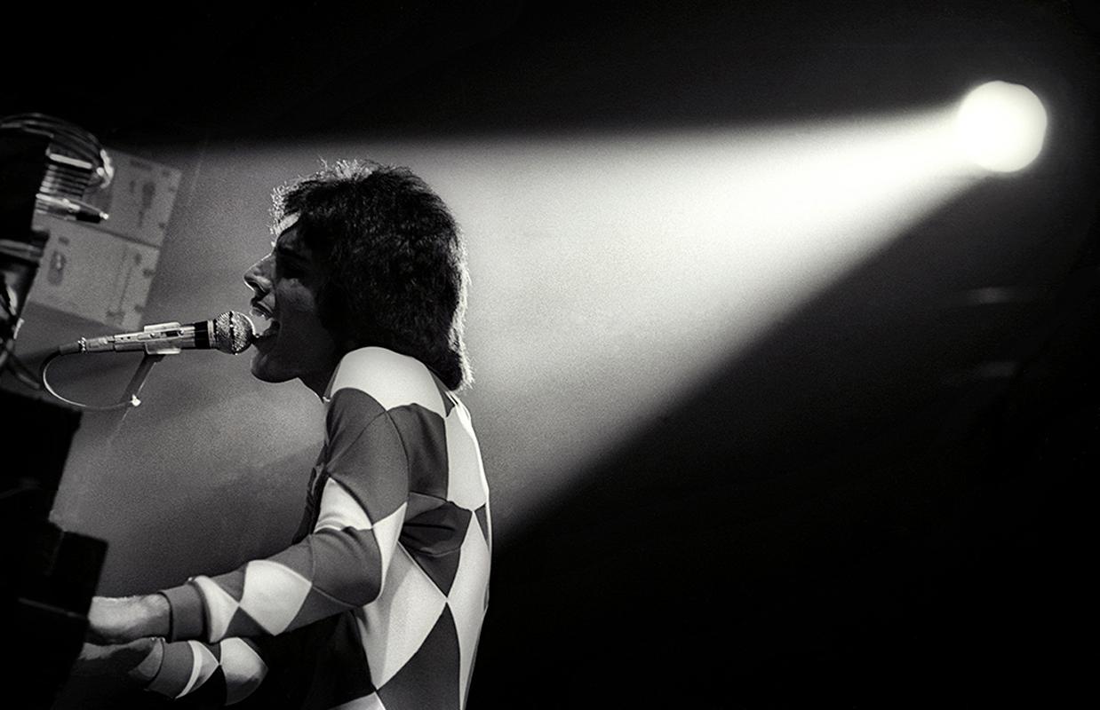 Martyn Goddard Color Photograph – Queen - Freddie Mercury  - signiert, limitierte Auflage