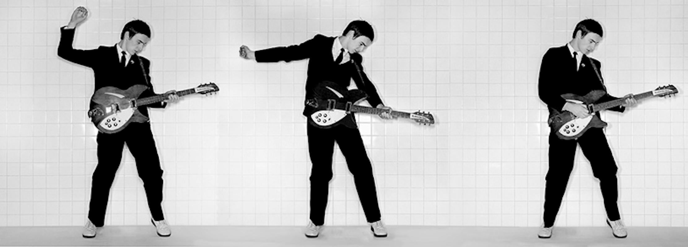 Dreifach-Paul Weller

Paul Weller, fotografiert für das Cover des The Jam-Albums In the City, 1977

Foto: Martyn Goddard
Gedruckt 2024.

Signierte Fotografie in limitierter Auflage; Auflage von 25 Stück in dieser Größe.

Papierformat 20×24