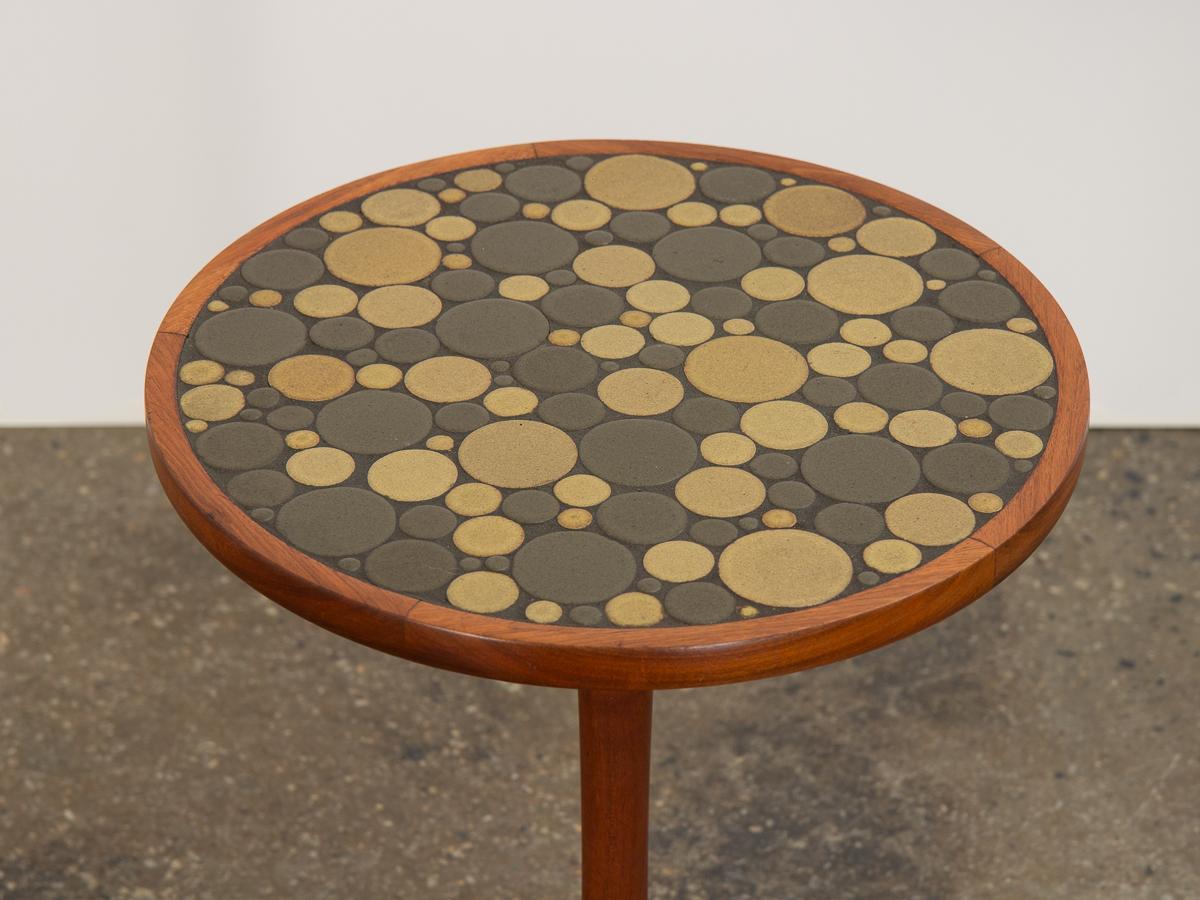 Mid-Century Modern Table d'appoint Martz Coin Tile en vente