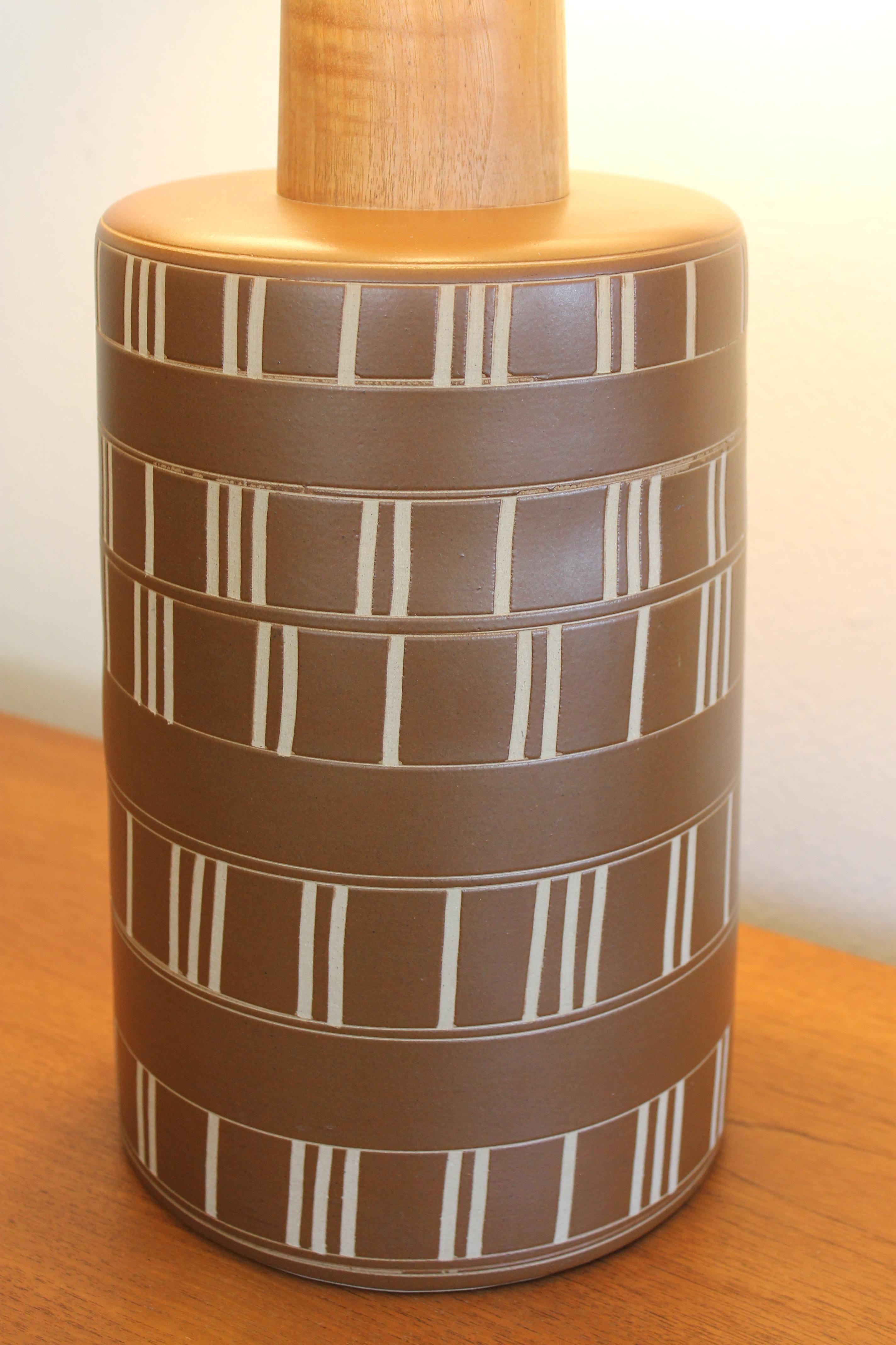 Martz Glazed and Incised Ceramic Lamp for Marshall Studios In Good Condition In Palm Springs, CA