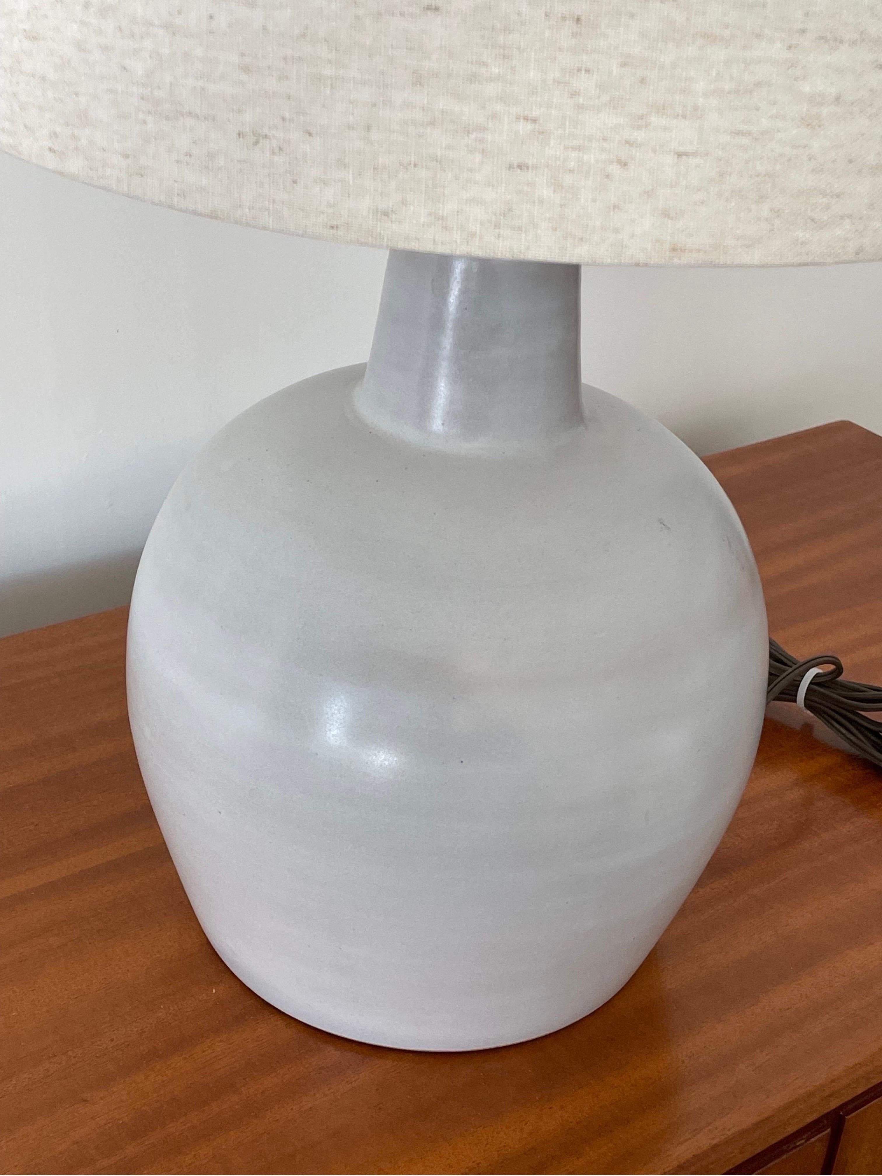 Mid-Century Modern Martz Lamp by Jane and Gordon Martz, Large Round Ceramic and Walnut For Sale