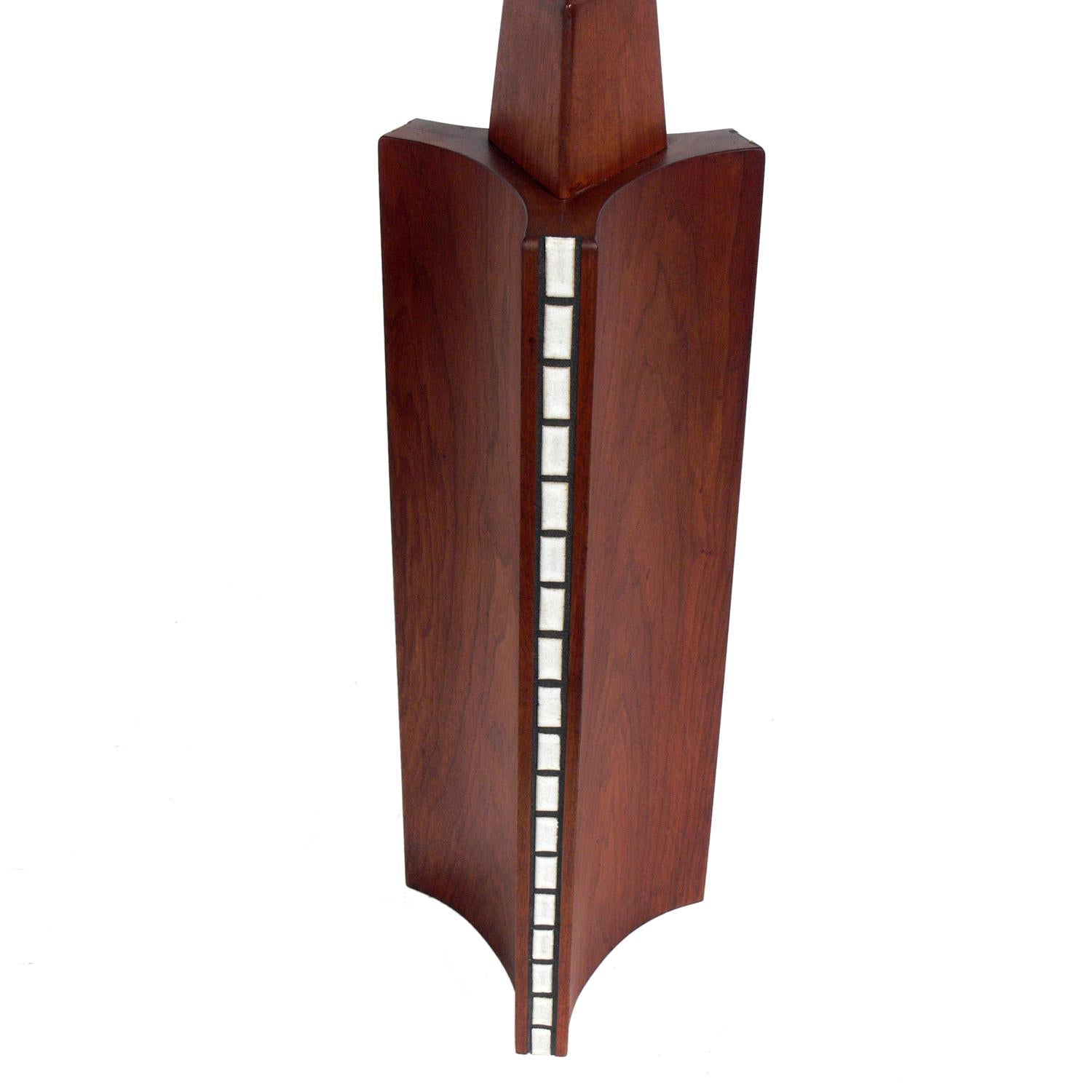 Large scale walnut and tile lamp, made by Gordon and Jane Martz, American, circa 1960s. The price noted below Includes the shade. Retains it's original walnut finial. Rewired and ready to use.