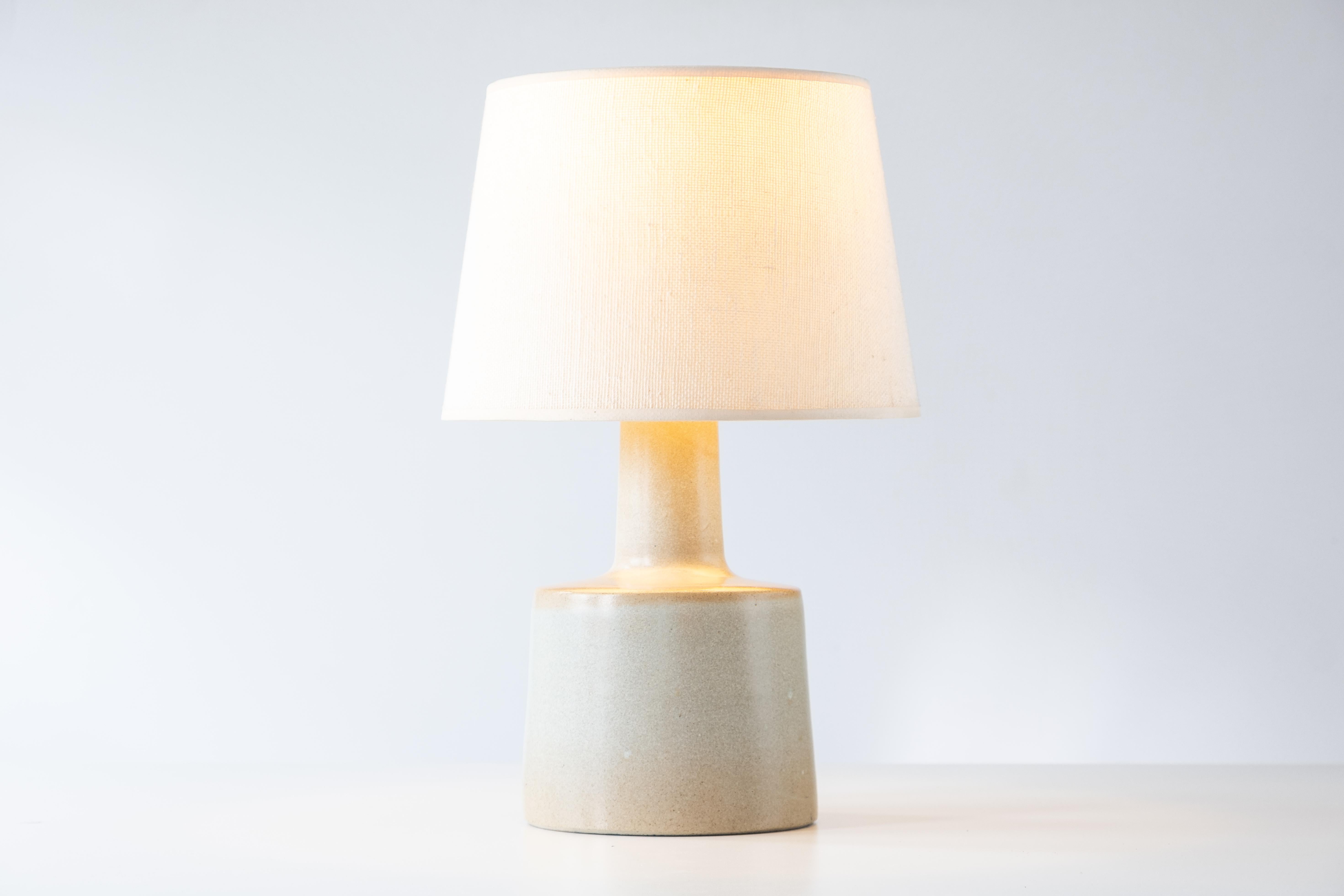 Mid-Century Modern Martz / Marshall Studios Ceramic Pottery Table Lamp — Satin Aqua Glaze For Sale