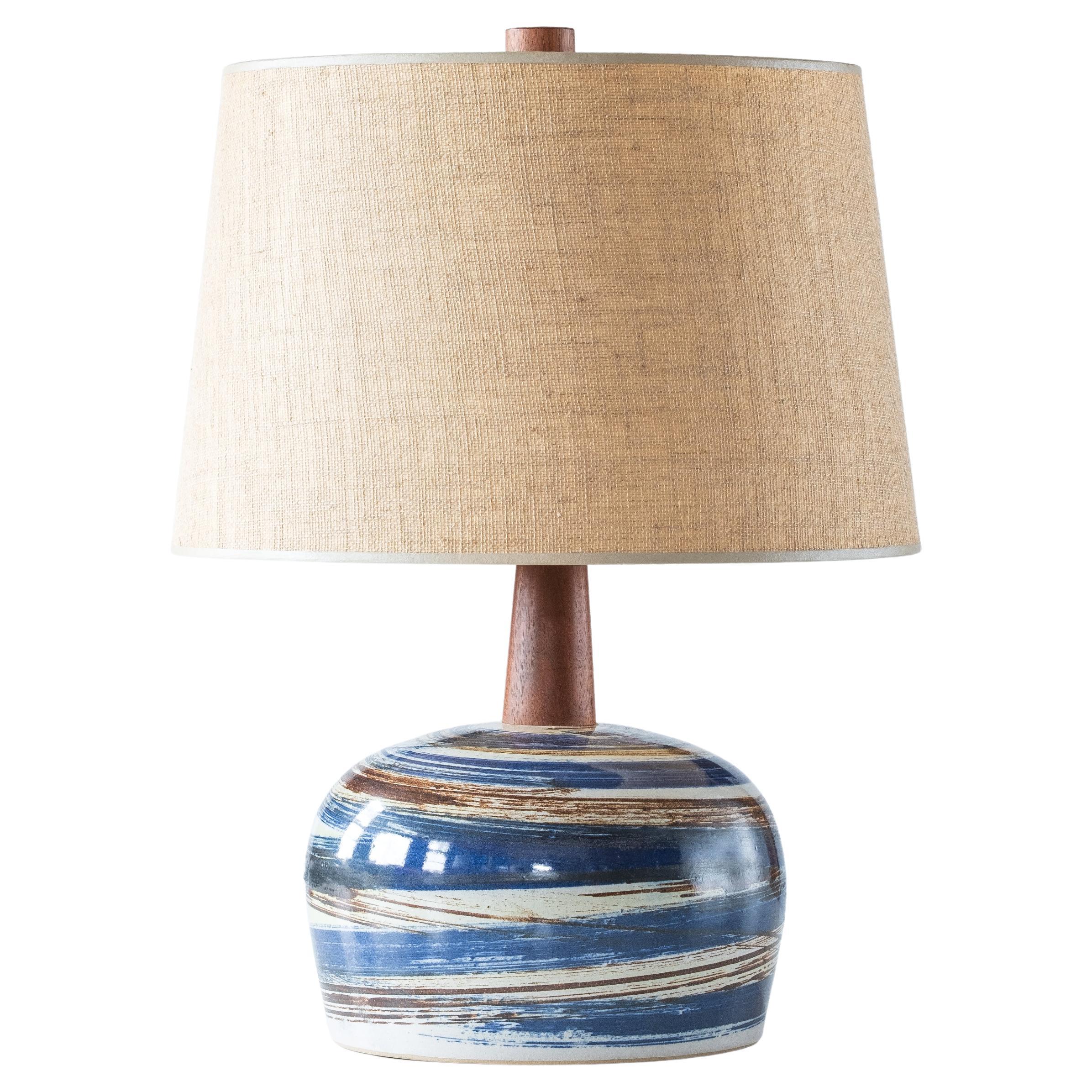 Lampe de table en céramique Martz/Marshall Studios, glaçure noire à rayures verticales en vente