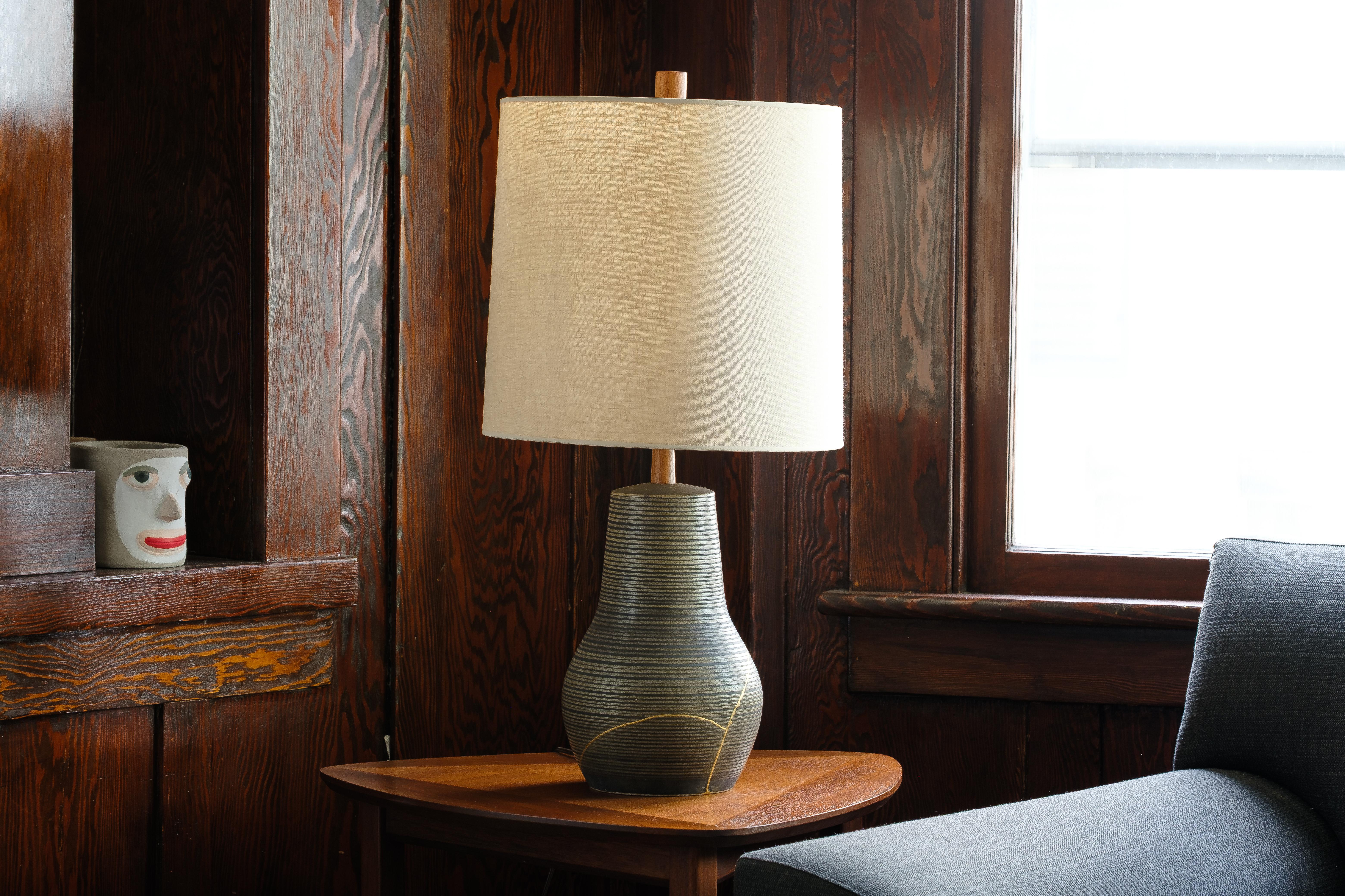 Mid-Century Modern Martz / Marshall Studios Ceramic Table Lamp — Kintsugi Repair Black Glaze For Sale