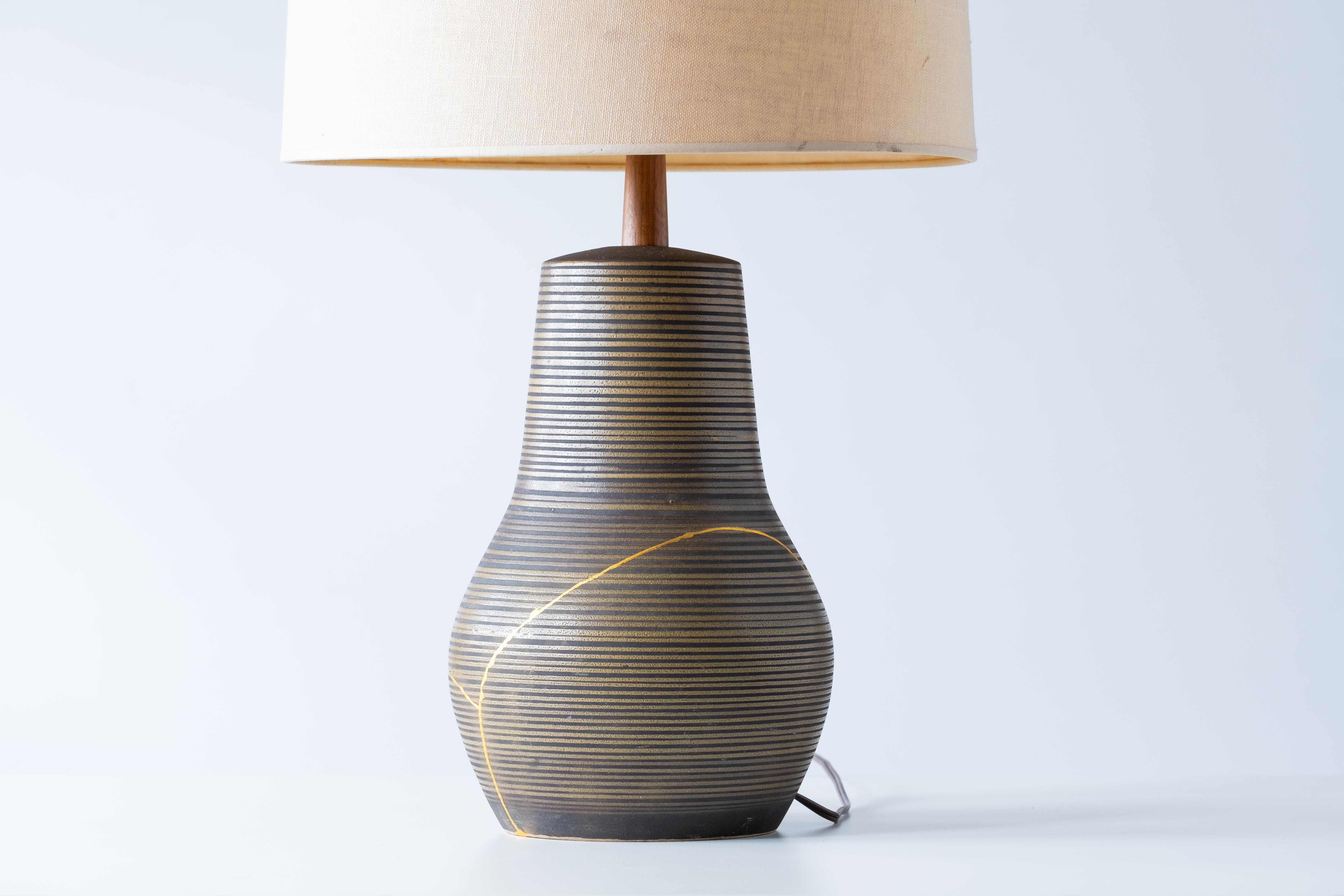Glazed Martz / Marshall Studios Ceramic Table Lamp — Kintsugi Repair Black Glaze For Sale
