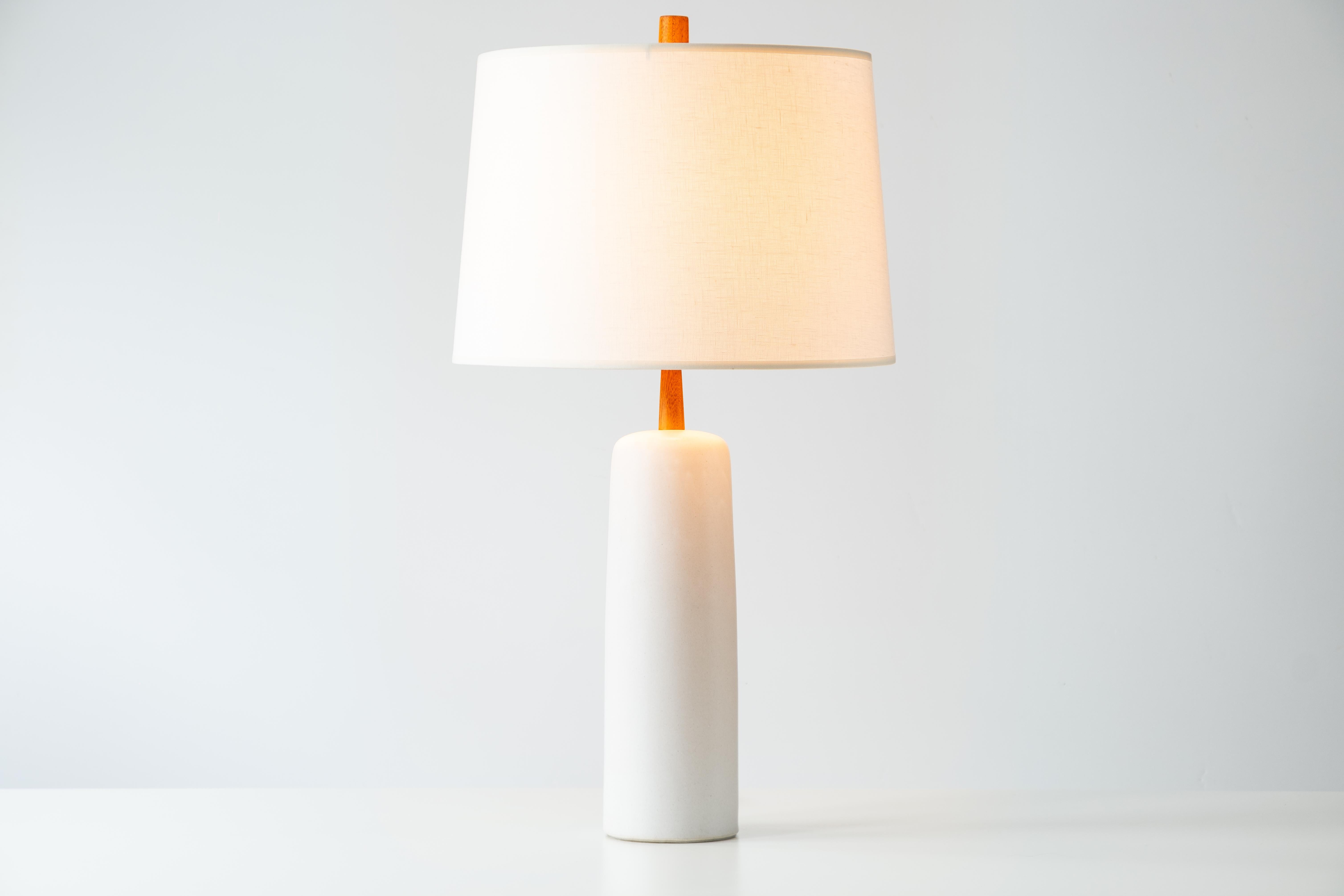 Mid-Century Modern Martz / Marshall Studios Ceramic Table Lamp, Matte White Glaze For Sale