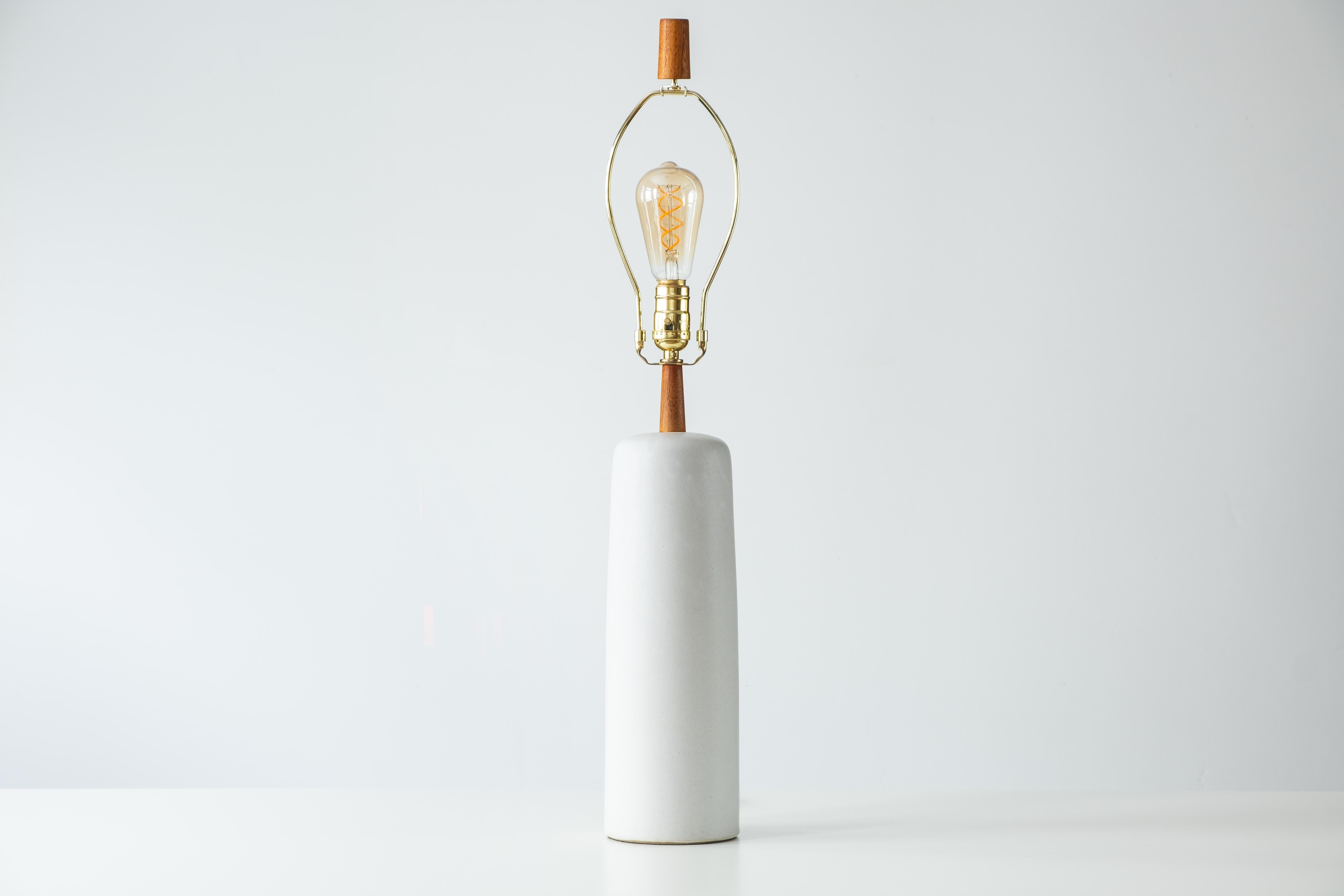 Vernissé Lampe de table en céramique Martz/Marshall Studios, glaçure blanche mate en vente