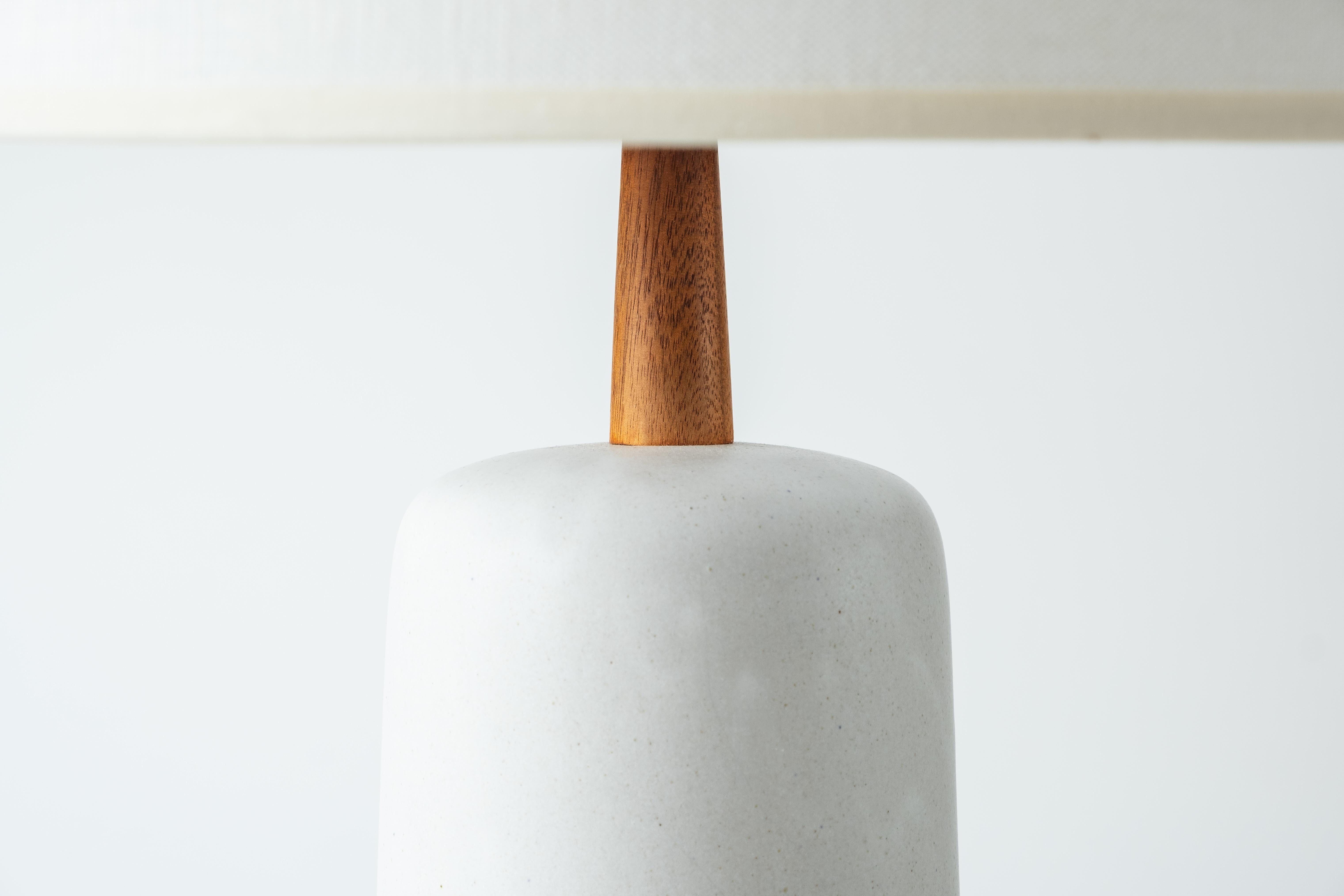 Milieu du XXe siècle Lampe de table en céramique Martz/Marshall Studios, glaçure blanche mate en vente