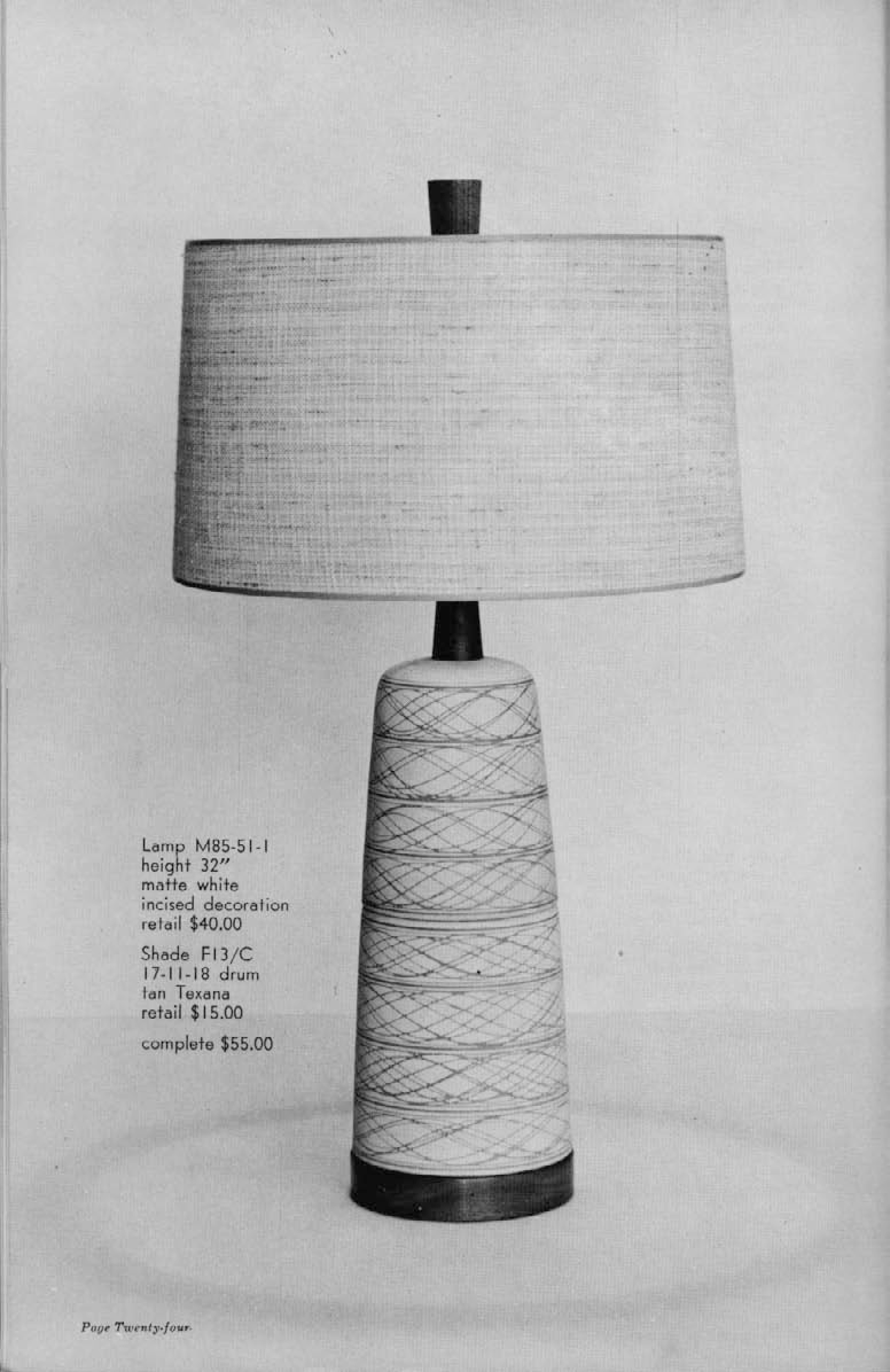 Lampe de table en céramique Martz / Marshall Studios, émail blanc mat et base en noyer en vente 3