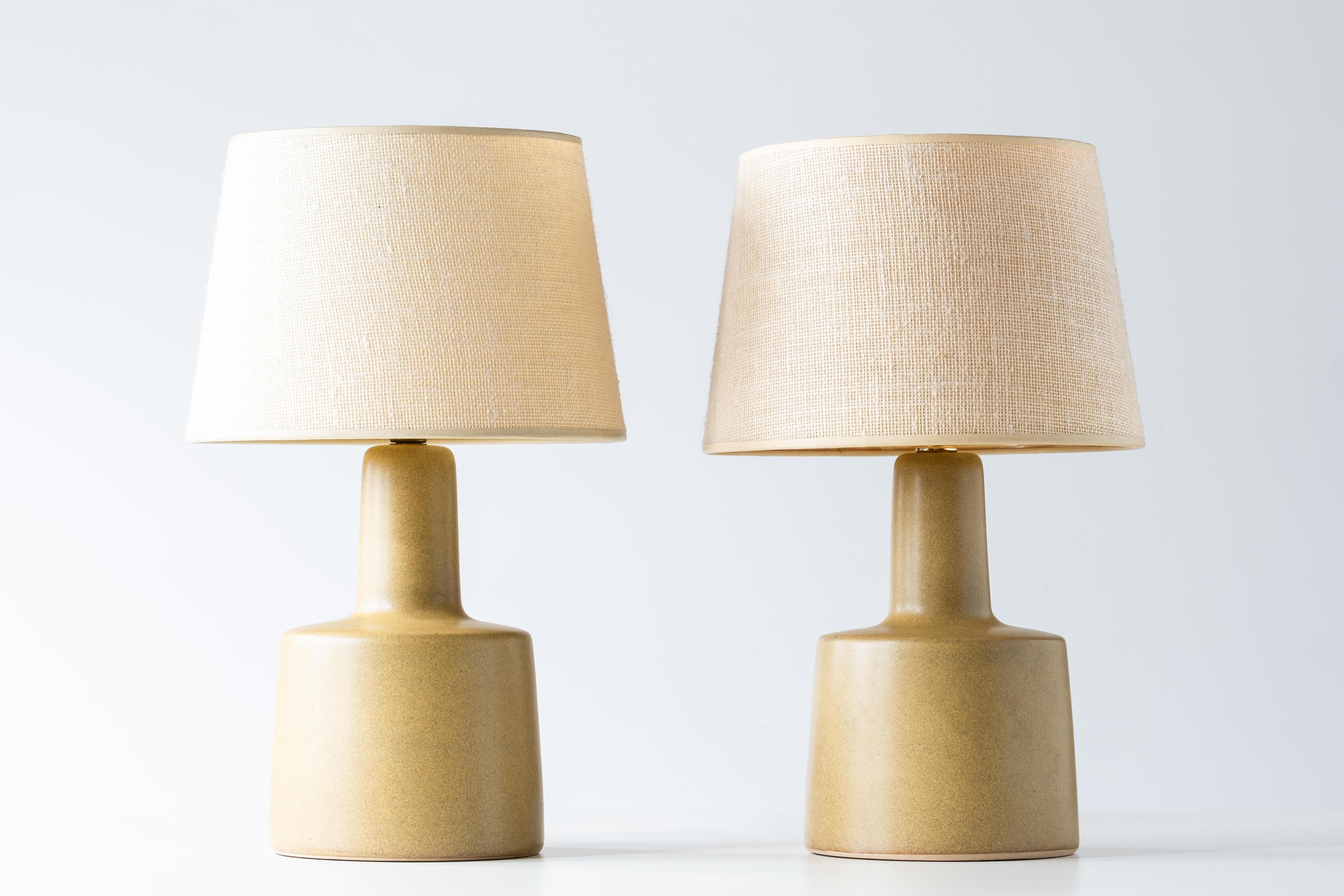 💡 WHAT IS IT?
—
Another gem from the masters of mid century lightning – Gordon and Jane Martz.

This signed pair of Martz model 105 lamps comes in a matte yellow ochre/mustard glaze. The overall color tone is hard to pin down, but let's call it
