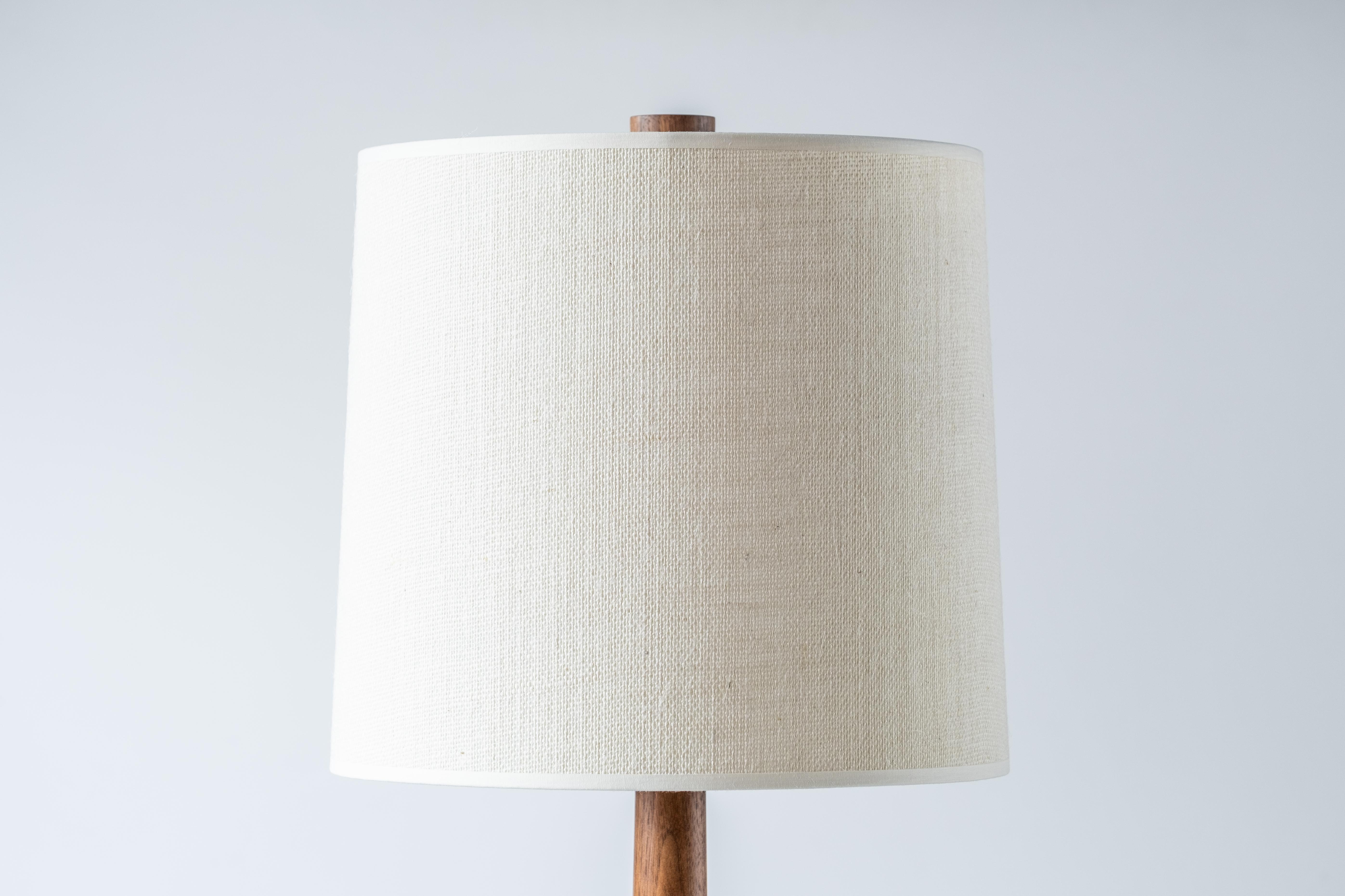 Laiton Lampe de table en céramique Martz / Marshall Studios - glaçure blanche avec tourbillons bleus et bruns en vente