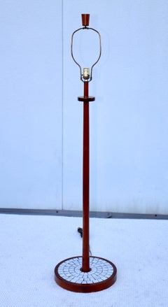 Martz Marshall Studios Lámpara de pie de cerámica y nogal