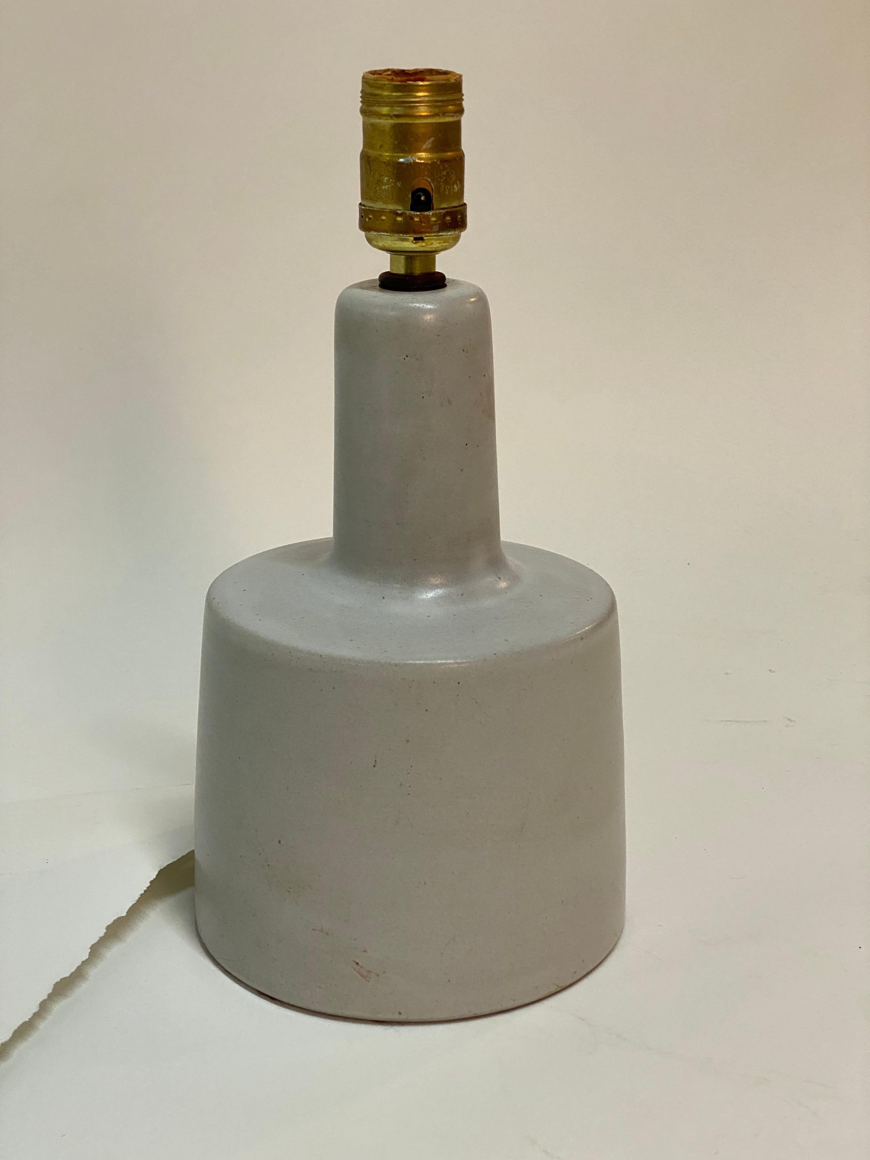 Martz Marshall Studios Matte White Table Lamp In Good Condition For Sale In Garnerville, NY