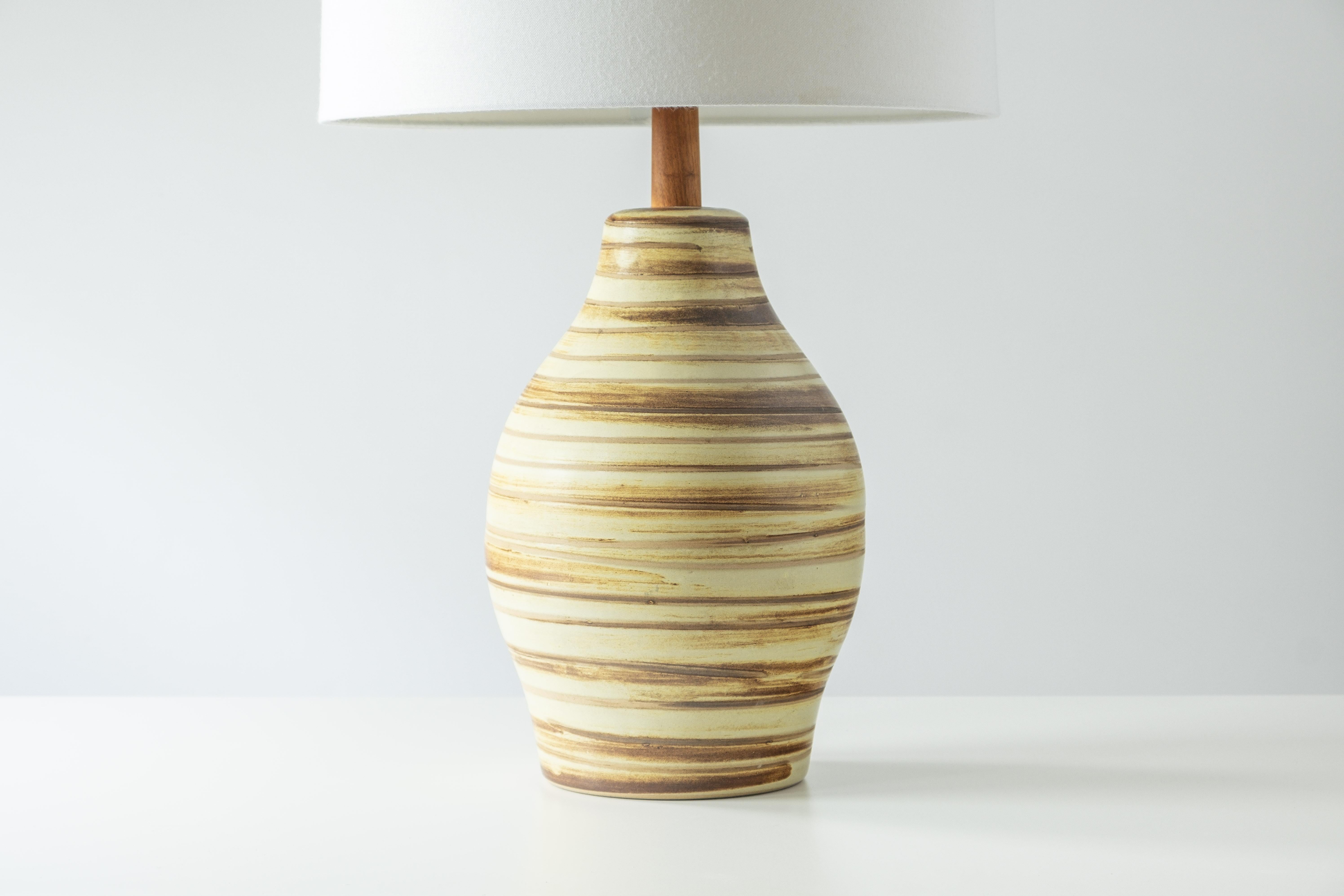 Martz / Marshall Studios Mid Century Ceramic Table Lamp, Pale Yellow / Brown In Good Condition In Portland, OR