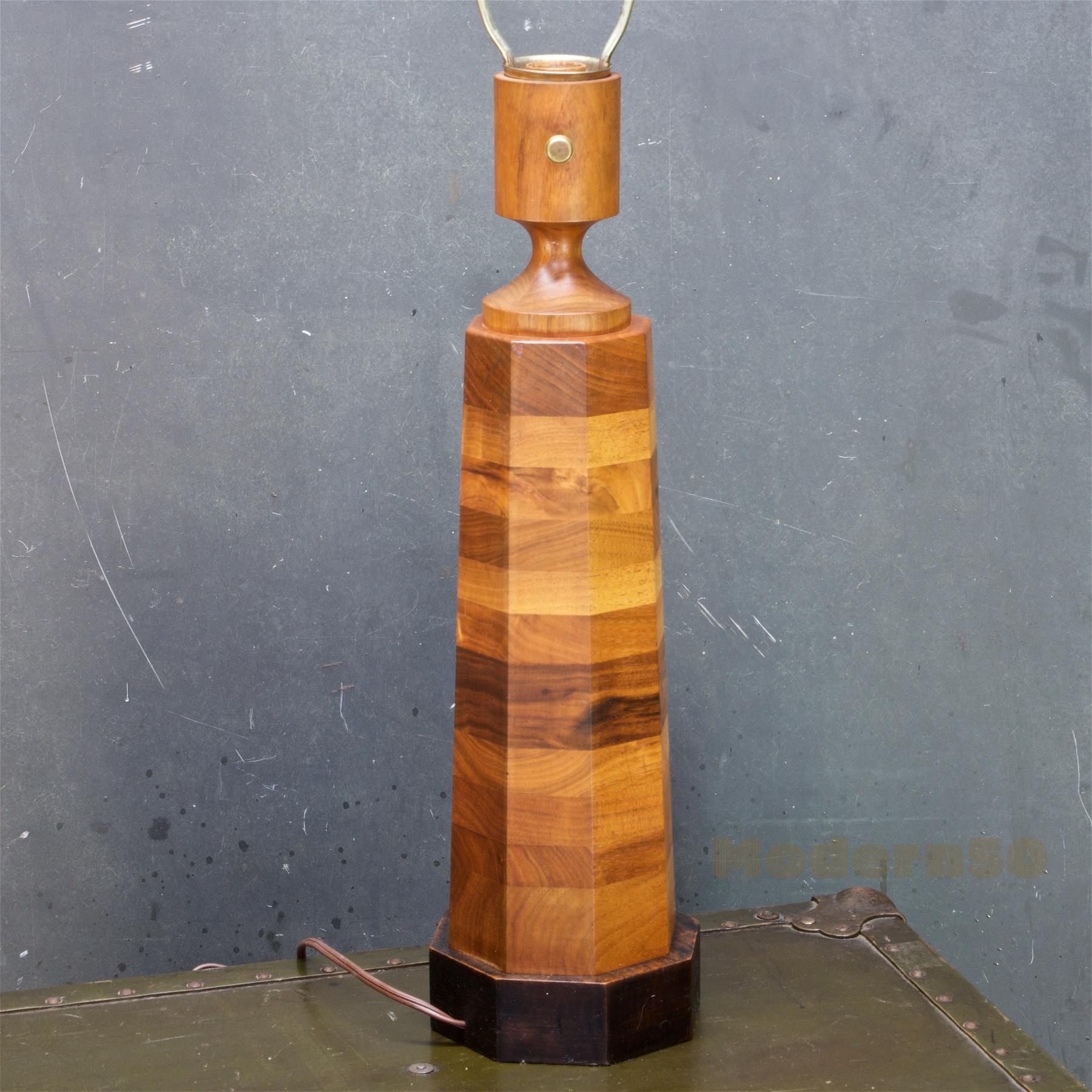 Mid-Century Modern Martz Nº SW35 Octagonal American Walnut Stack Table Lamp Marshall Studios For Sale