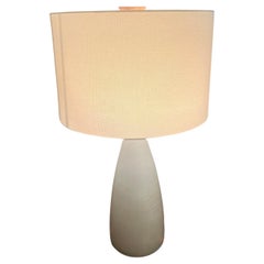 Lampada da tavolo firmata in tonalità terra rara di Marshall Studios Inc.