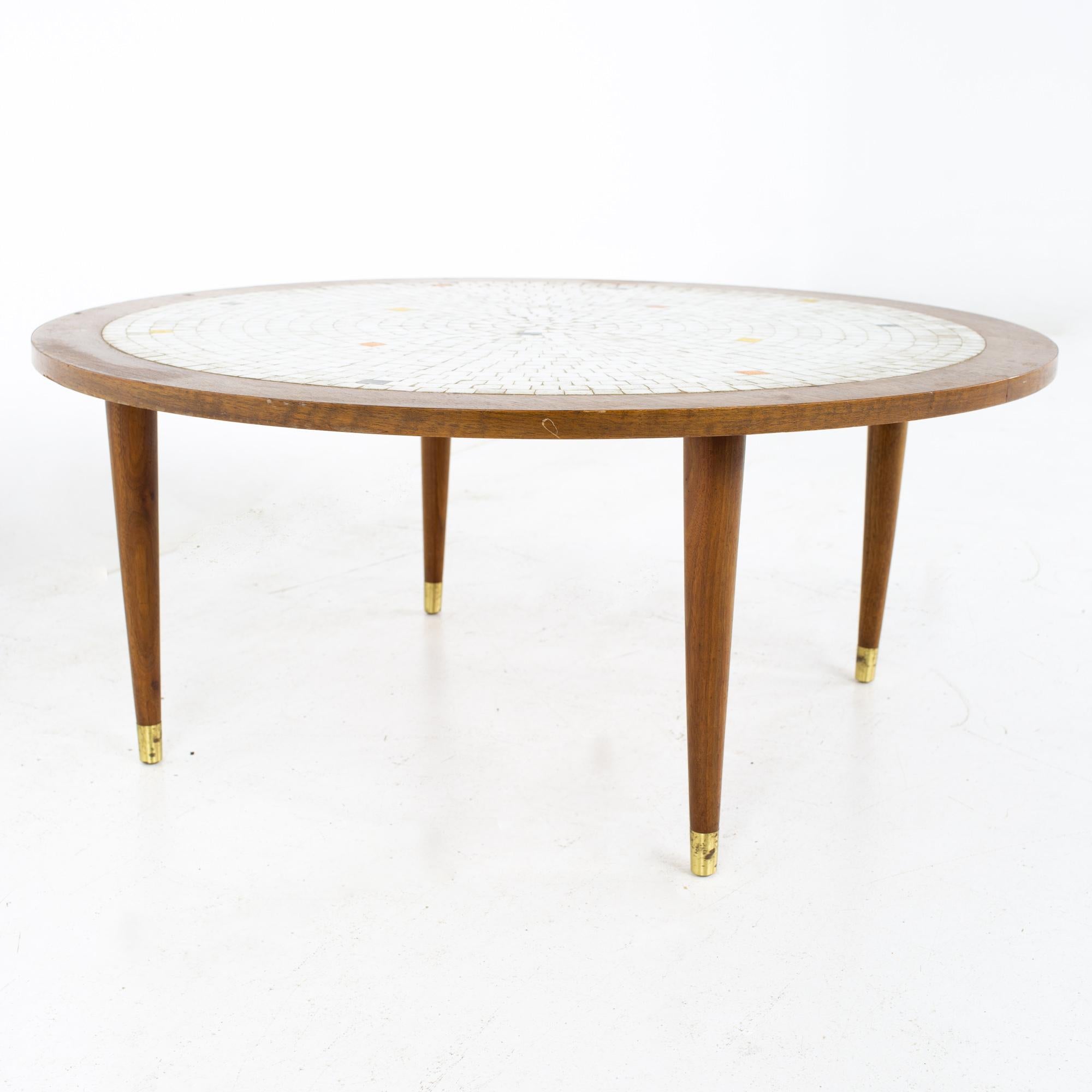 Martz Style Mid Century Round Walnut Mosaic Coffee Table In Good Condition In Countryside, IL