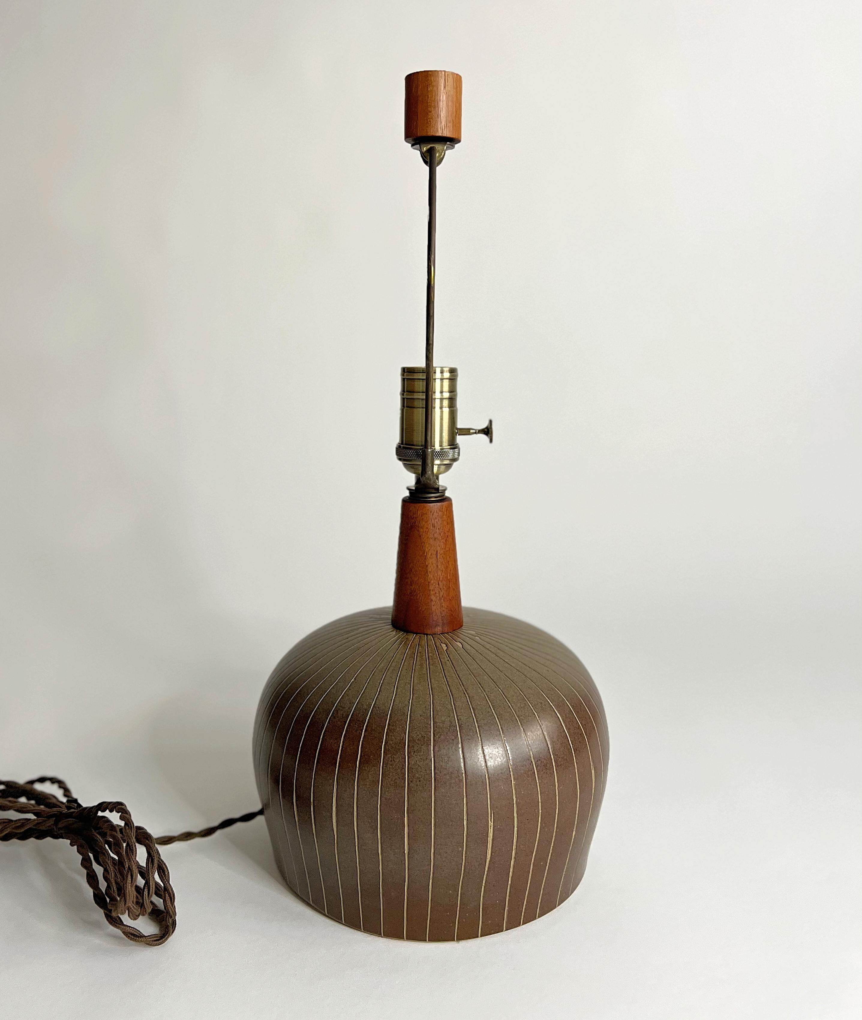 Mid-Century Modern Lampe de bureau Martz par Jane & Gordon Martz, années 1960, céramique en vente