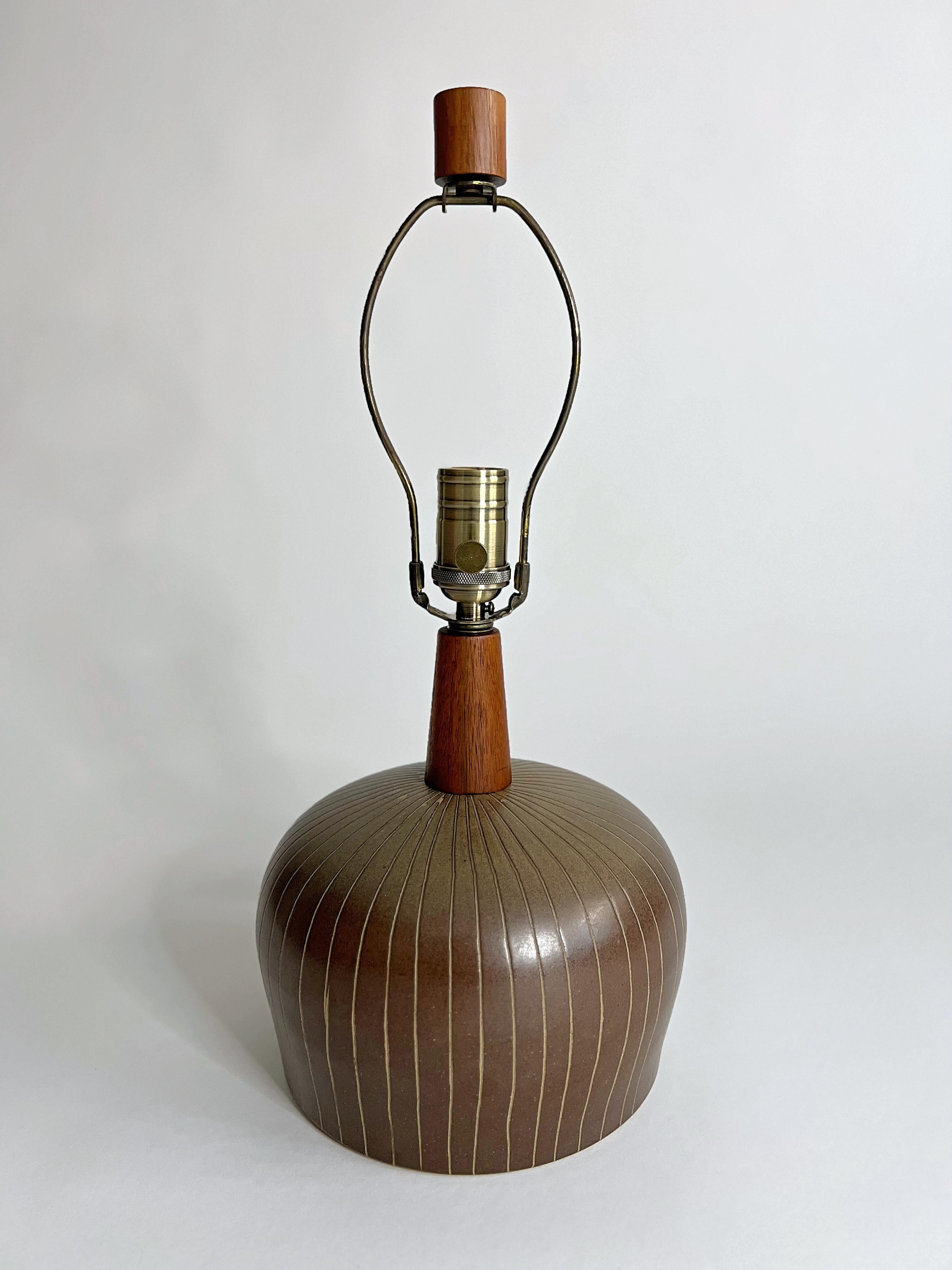 Américain Lampe de bureau Martz par Jane & Gordon Martz, années 1960, céramique en vente