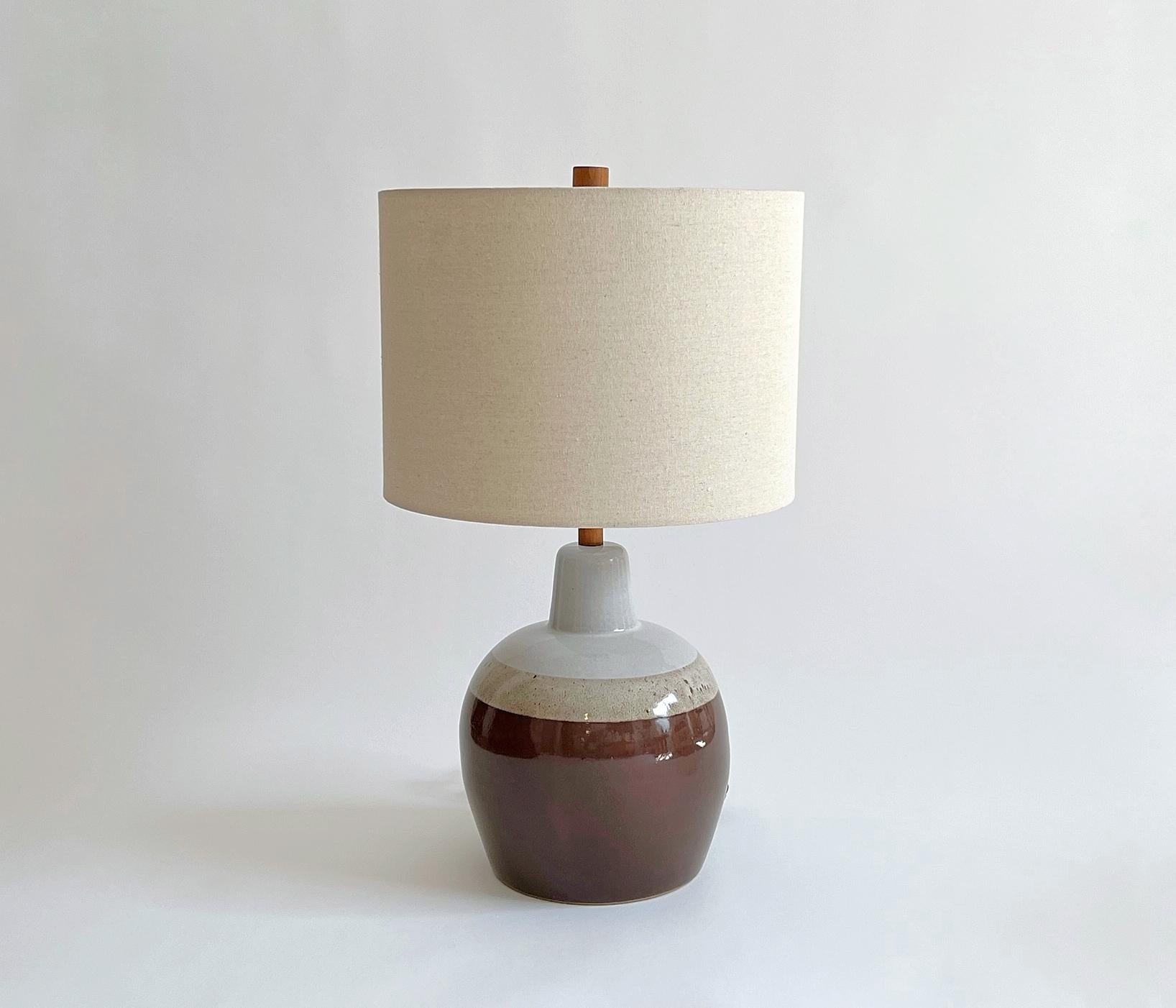 Lampe de table Martz, Jane & Jane Martz, années 1960, céramique, noyer en vente 1