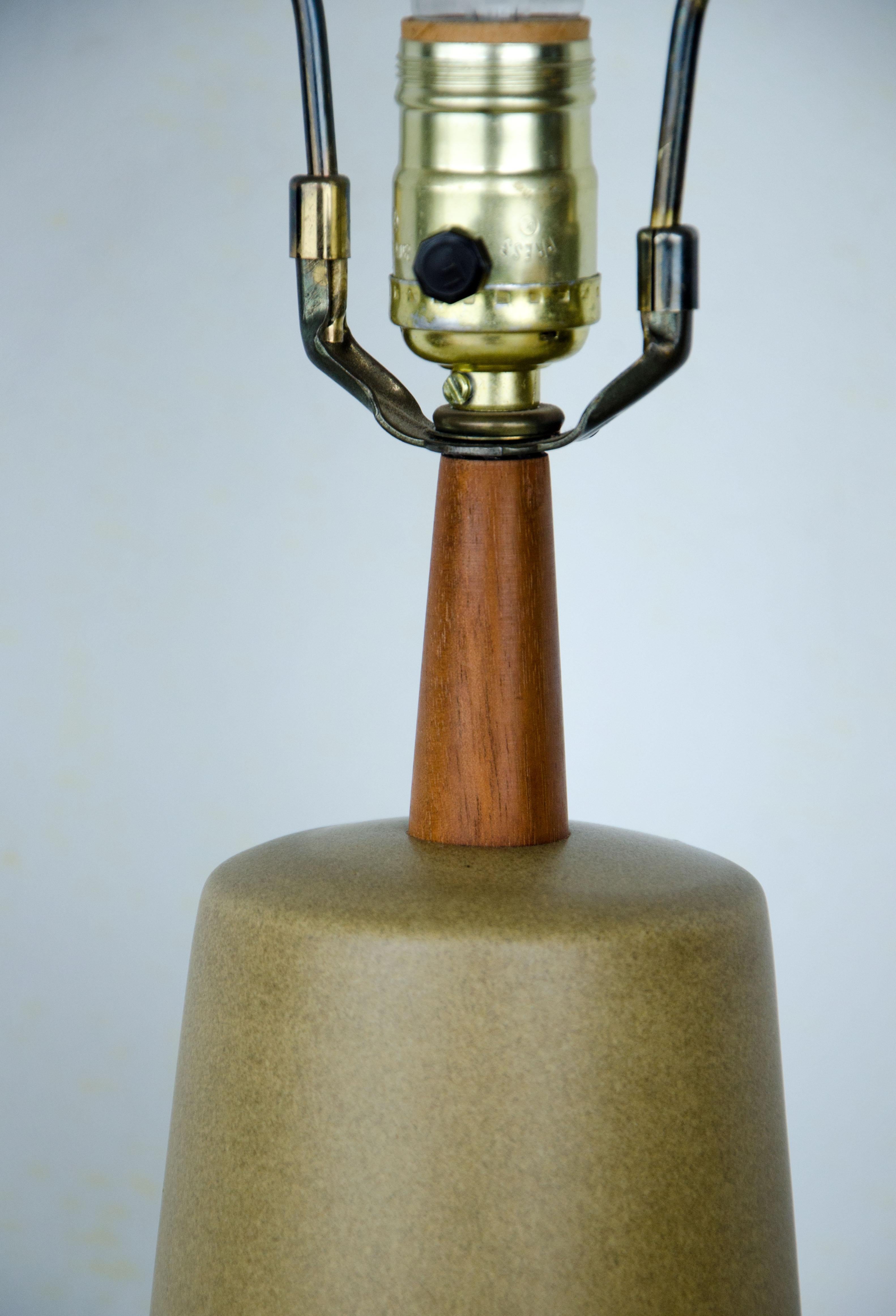 Martz Table Lamp, Original Shade In Good Condition In Crockett, CA