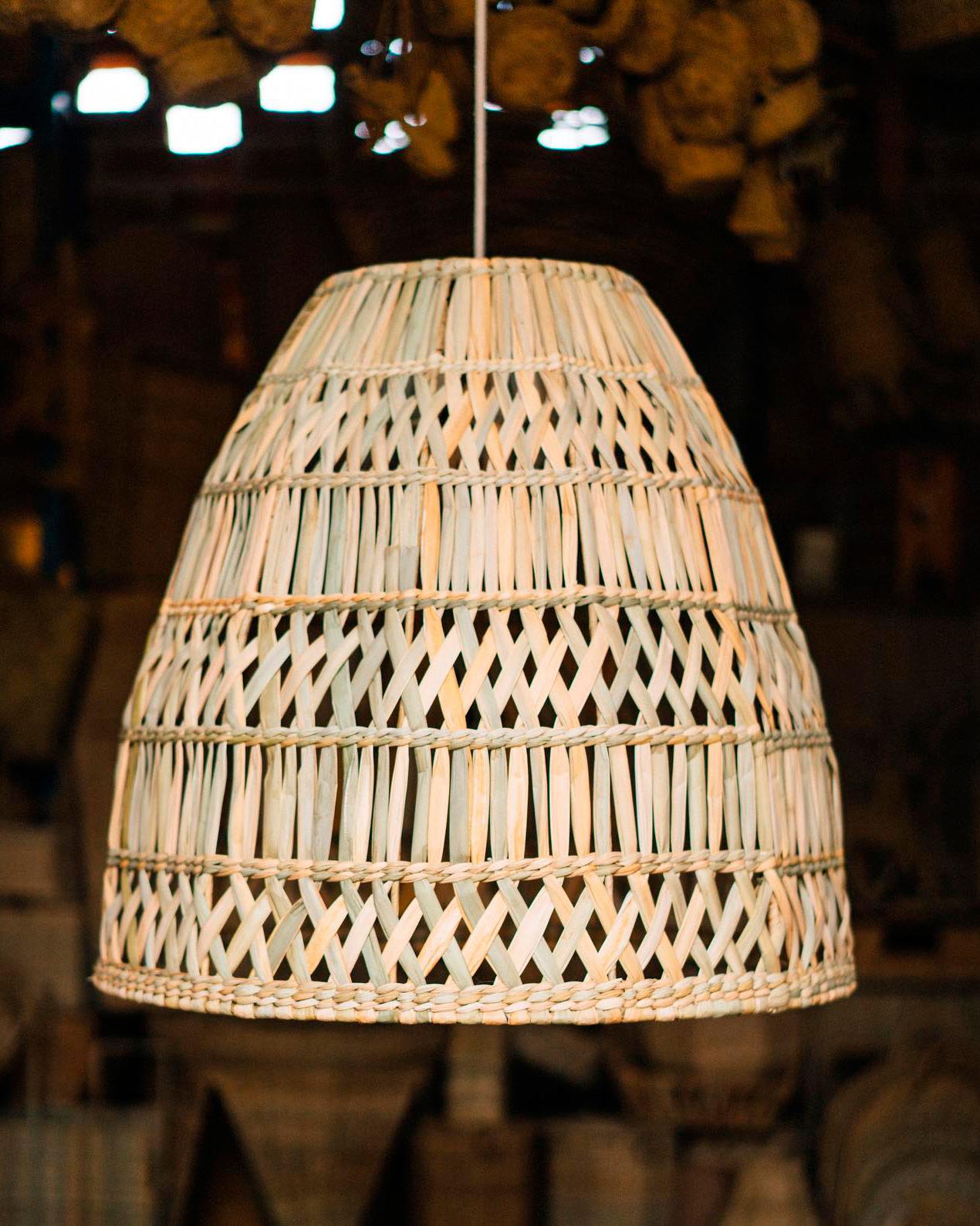Maruata Handwoven Dried Palm Pendant Lampshade 22inx24in In New Condition For Sale In West Hollywood, CA