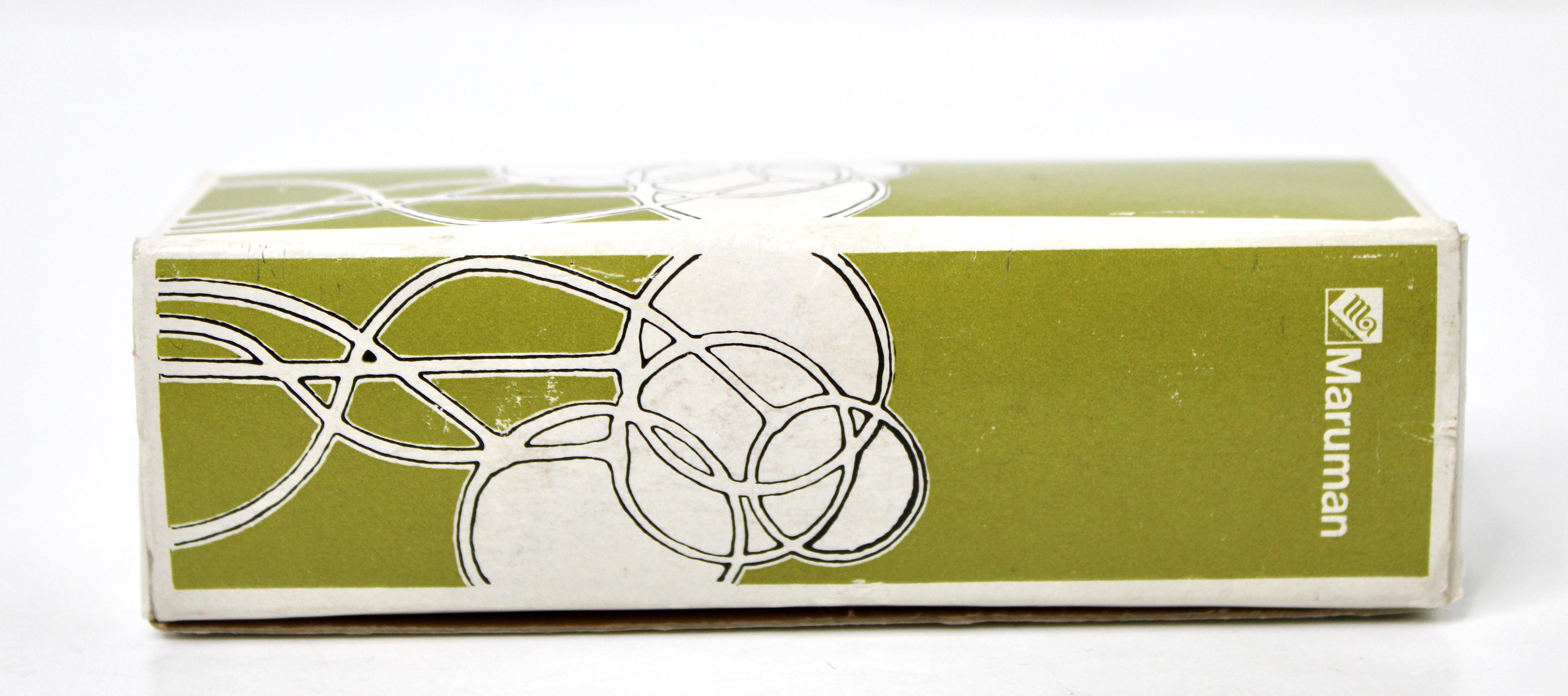 Briquet à cylindre en laque rouge de Maruman circa 1970 en vente 5