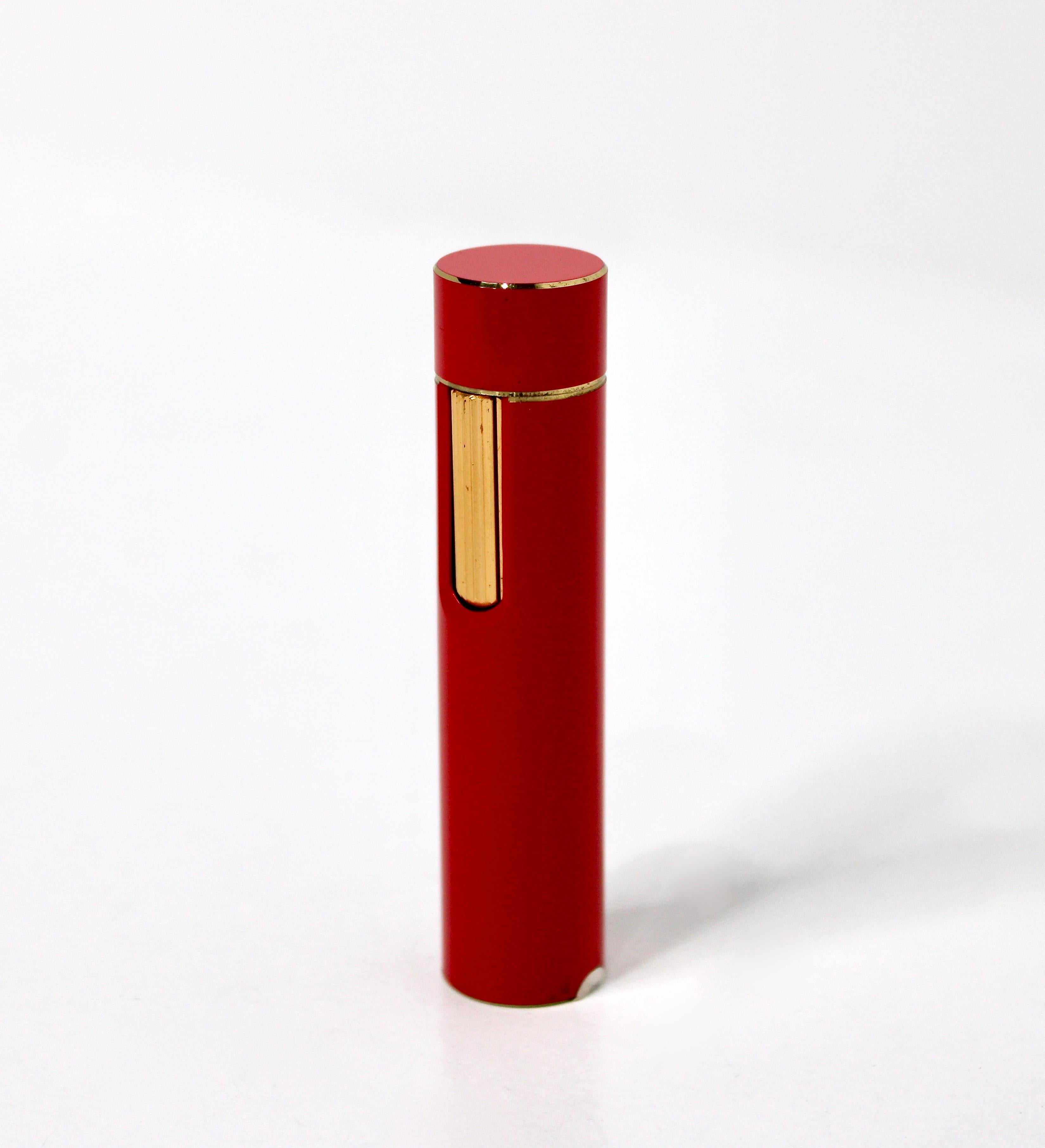Rouge Briquet à cylindre en laque rouge de Maruman circa 1970 en vente