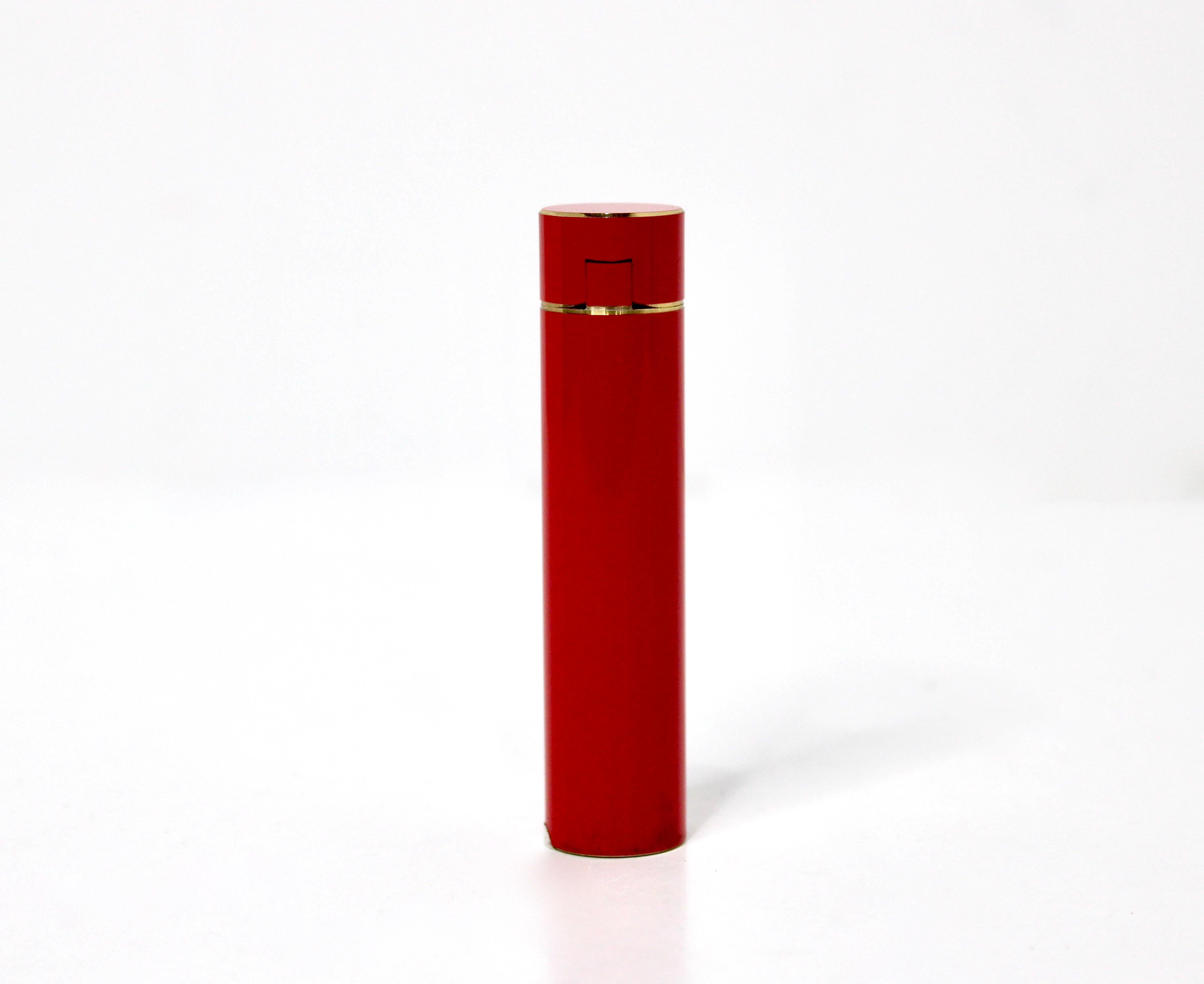 Briquet à cylindre en laque rouge de Maruman circa 1970 en vente 1