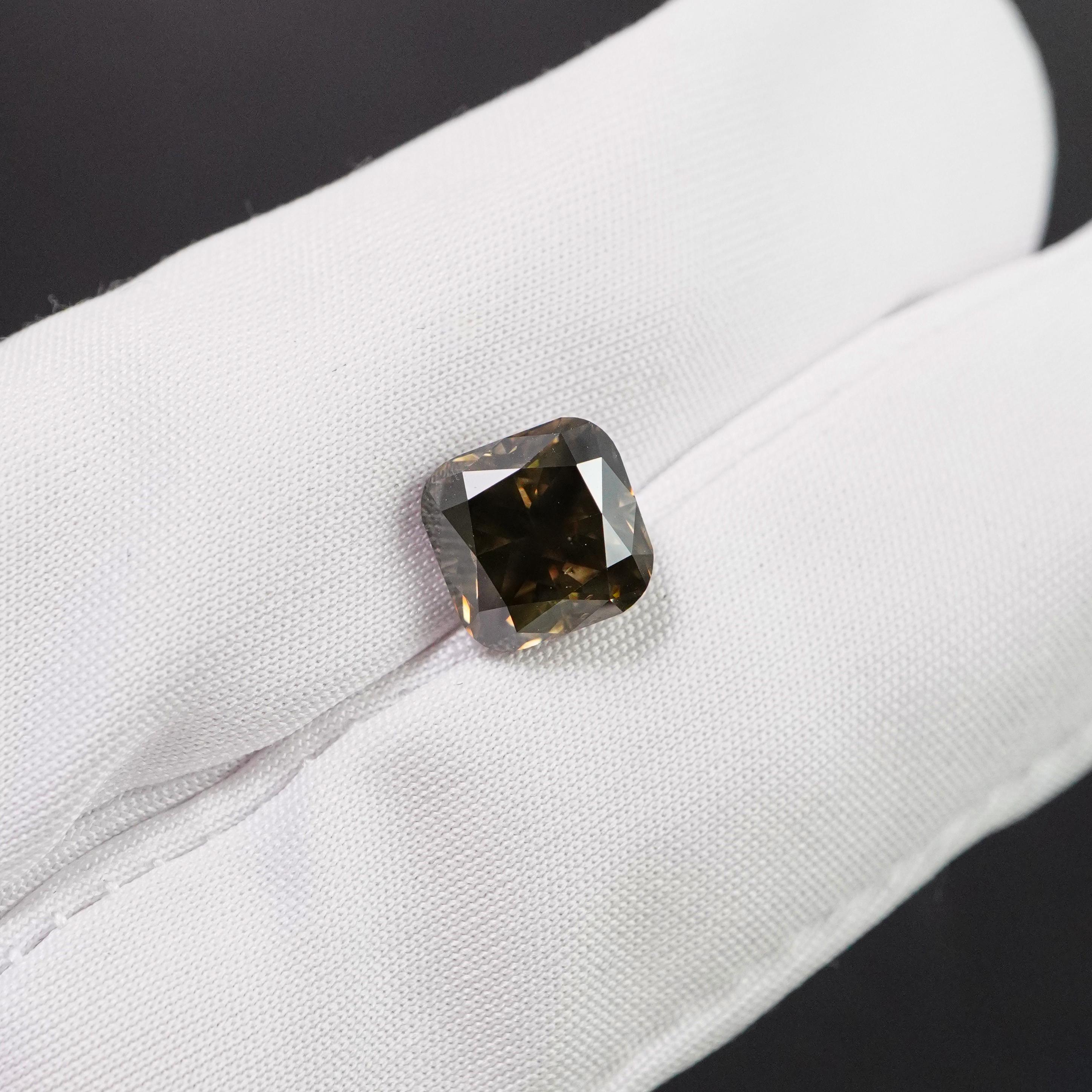 „Marvel at the Rare Cross Inclusion in a 2,77 Karat Diamant“ (Kissenschliff) im Angebot