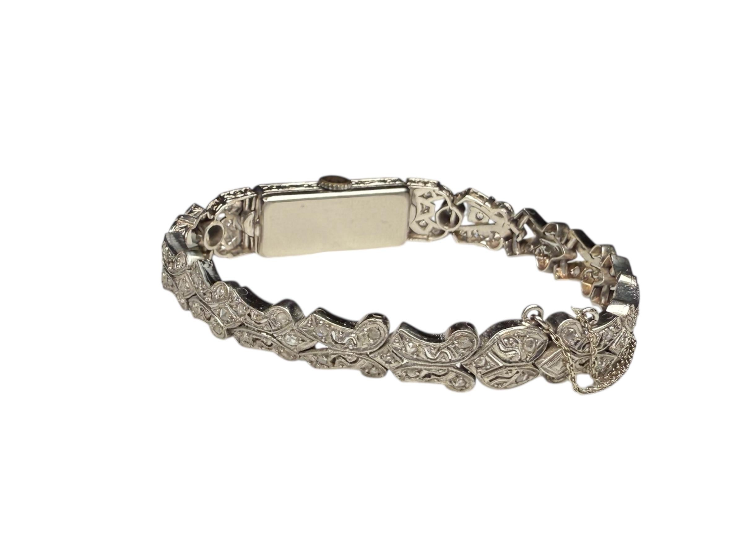 Reloj de pulsera de mujer Marvel de platino y diamantes en venta 1