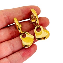 MARVELLA firmado vintage tono oro colgante corazones diseñador clip en pendientes