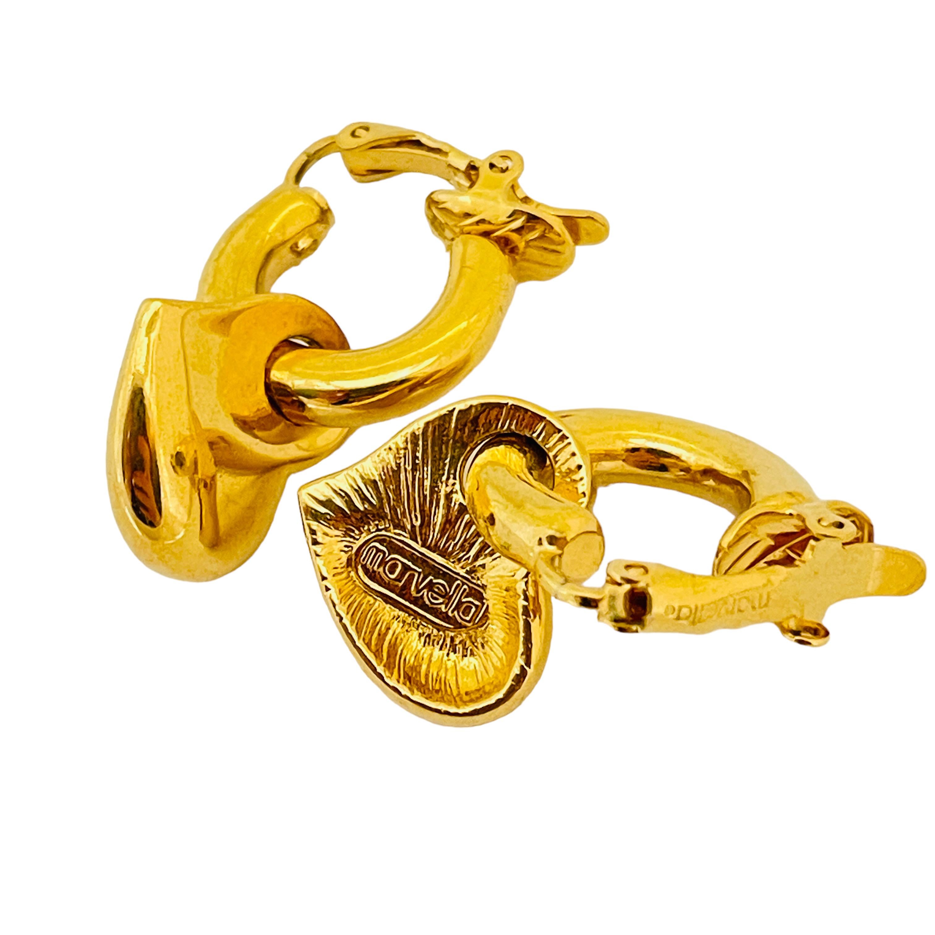 MARVELLA signiert Vintage Gold Ton baumeln Herzen Designer Clip auf Ohrringe im Zustand „Gut“ im Angebot in Palos Hills, IL