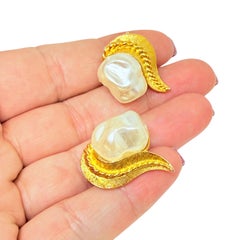 MARVELLA pendientes de clip de diseño con perlas de imitación en tono dorado vintage firmados