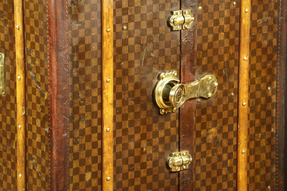 Marvellous Checkerboard Trunk In Good Condition For Sale In Haguenau, FR