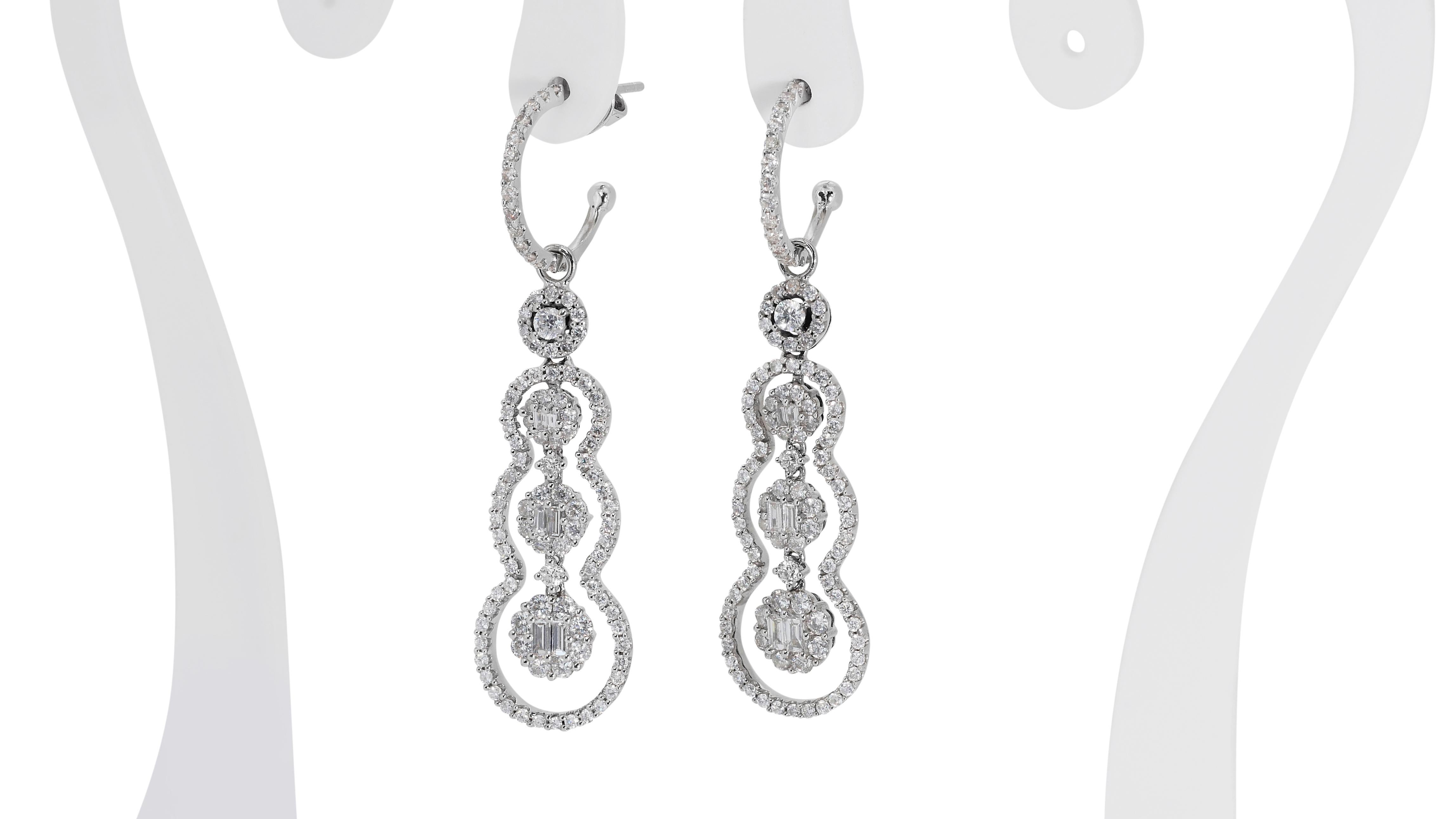 Marvelous 18k White Gold Drop Earrings w/ 3.5ct Natural Diamonds AIG Certificate In New Condition For Sale In רמת גן, IL