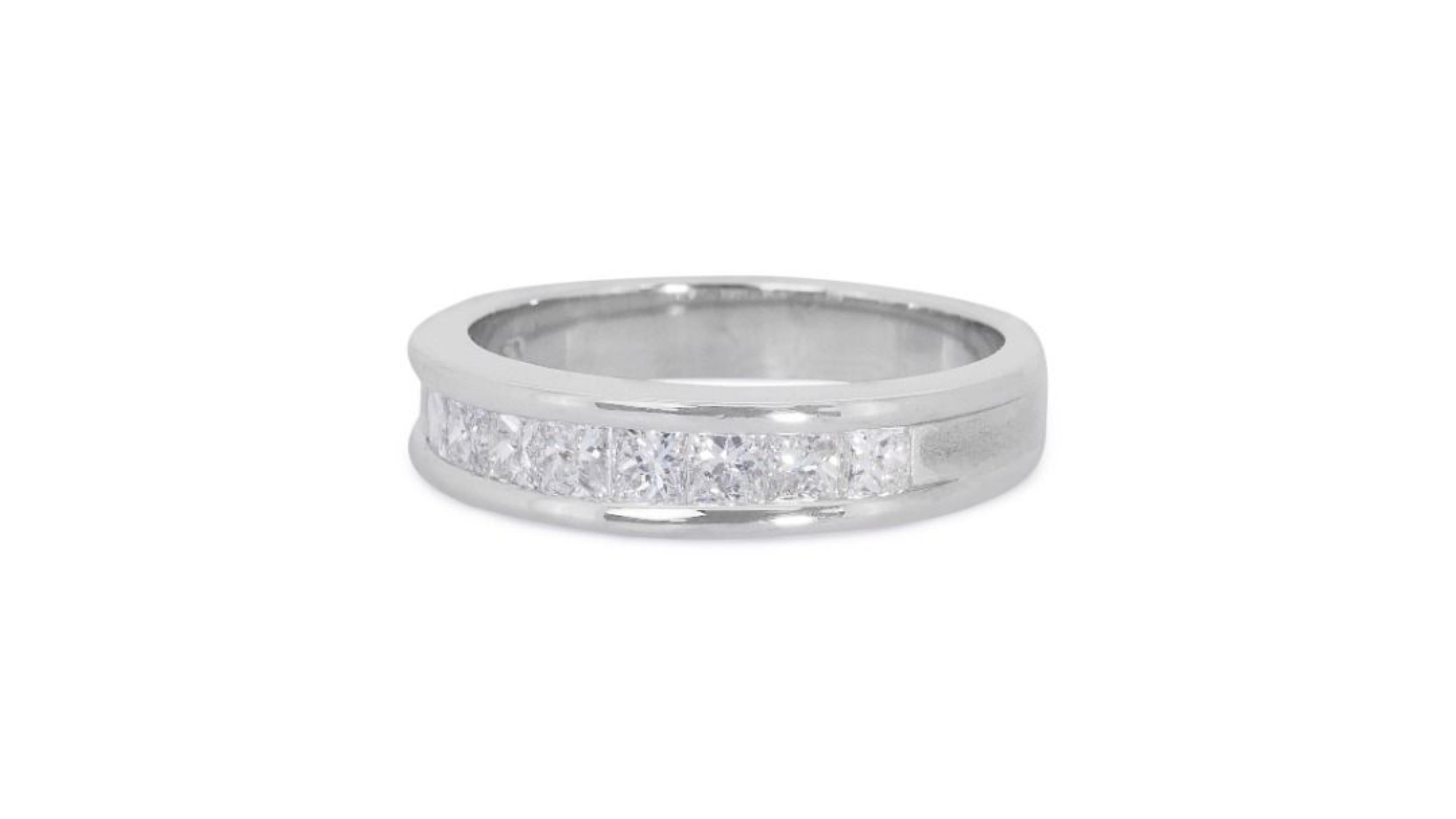 Marvelous 18k White Gold Ring with 1.05ct. Princess Diamond Pave In Excellent Condition For Sale In רמת גן, IL