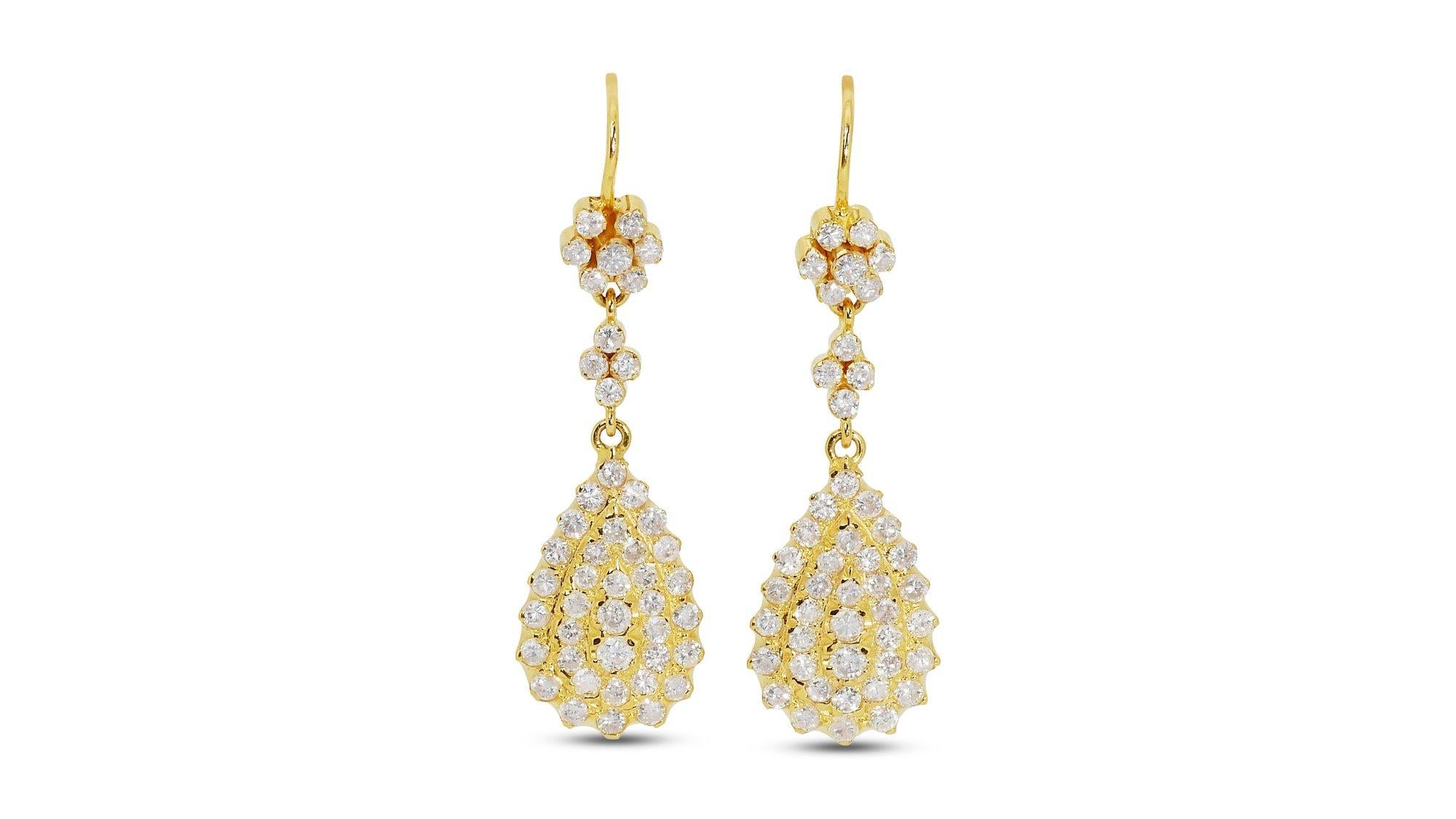 Marvelous 18k Yellow Gold Drop Earrings w/ 2ct Natural Diamonds IGI Certificate For Sale 1