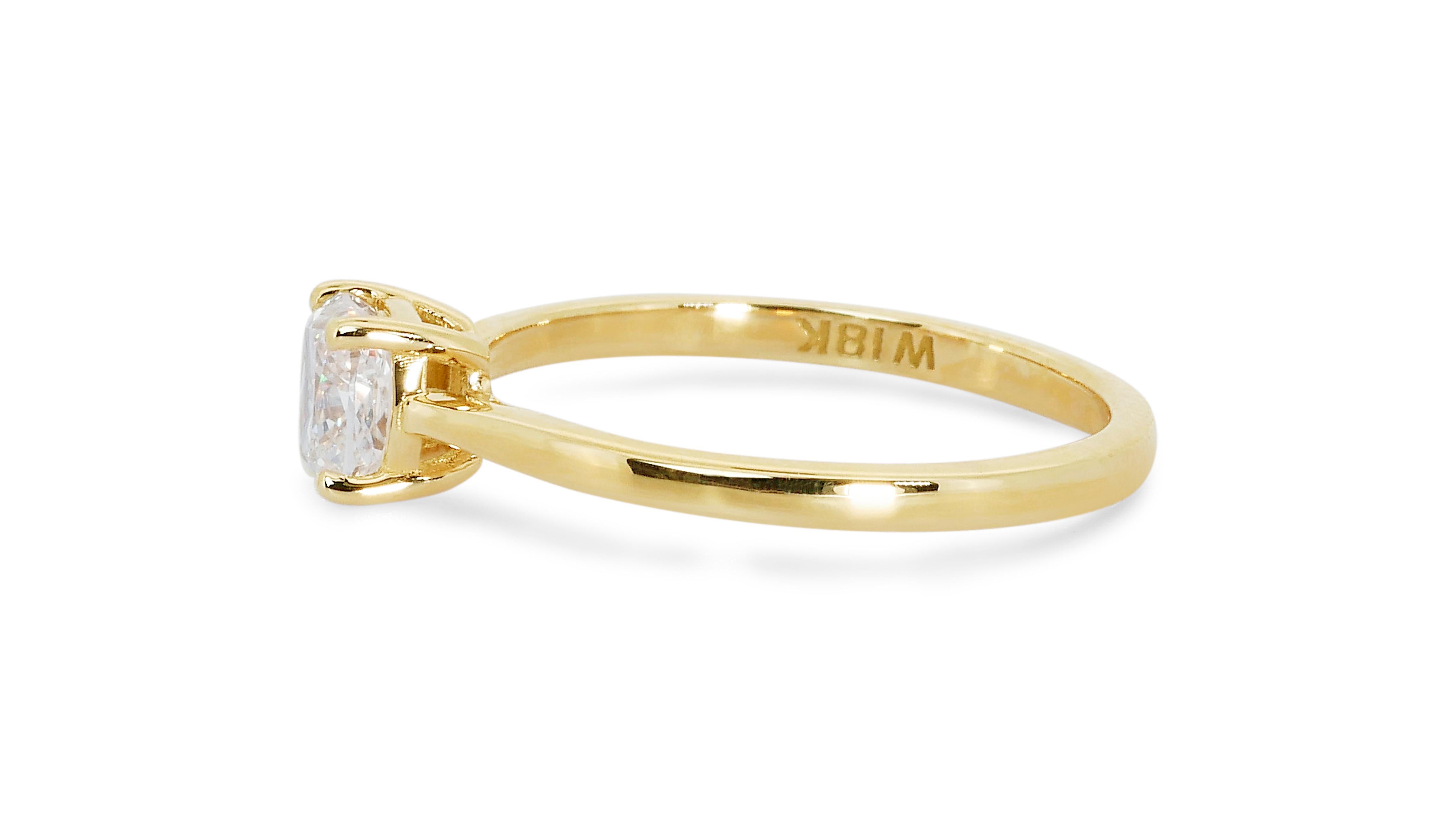 Marvelous 18k Yellow Gold Solitaire Ring w/ 0.7 Carat Natural Diamonds IGI Cert In New Condition For Sale In רמת גן, IL
