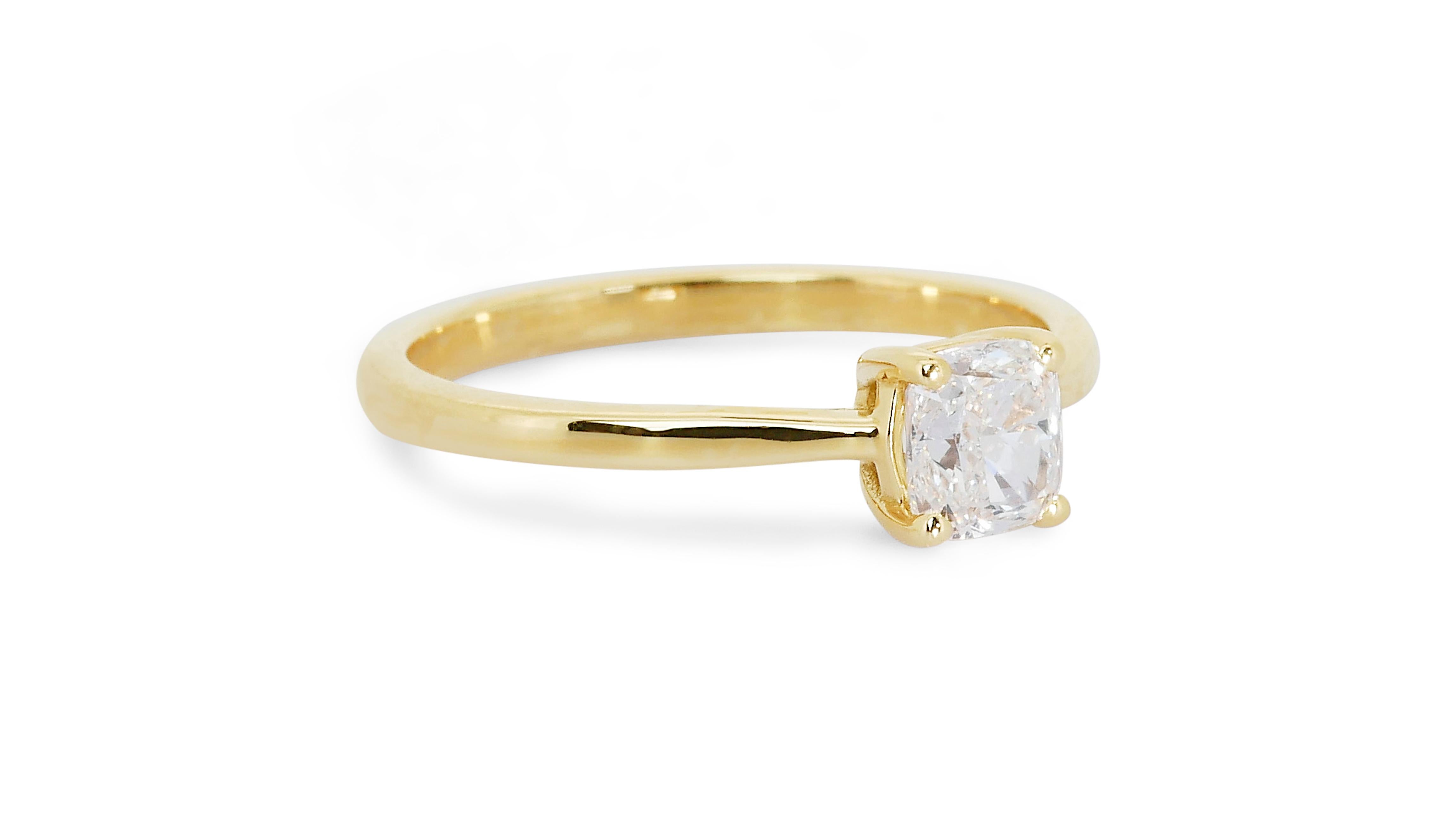 Women's Marvelous 18k Yellow Gold Solitaire Ring w/ 0.7 Carat Natural Diamonds IGI Cert For Sale