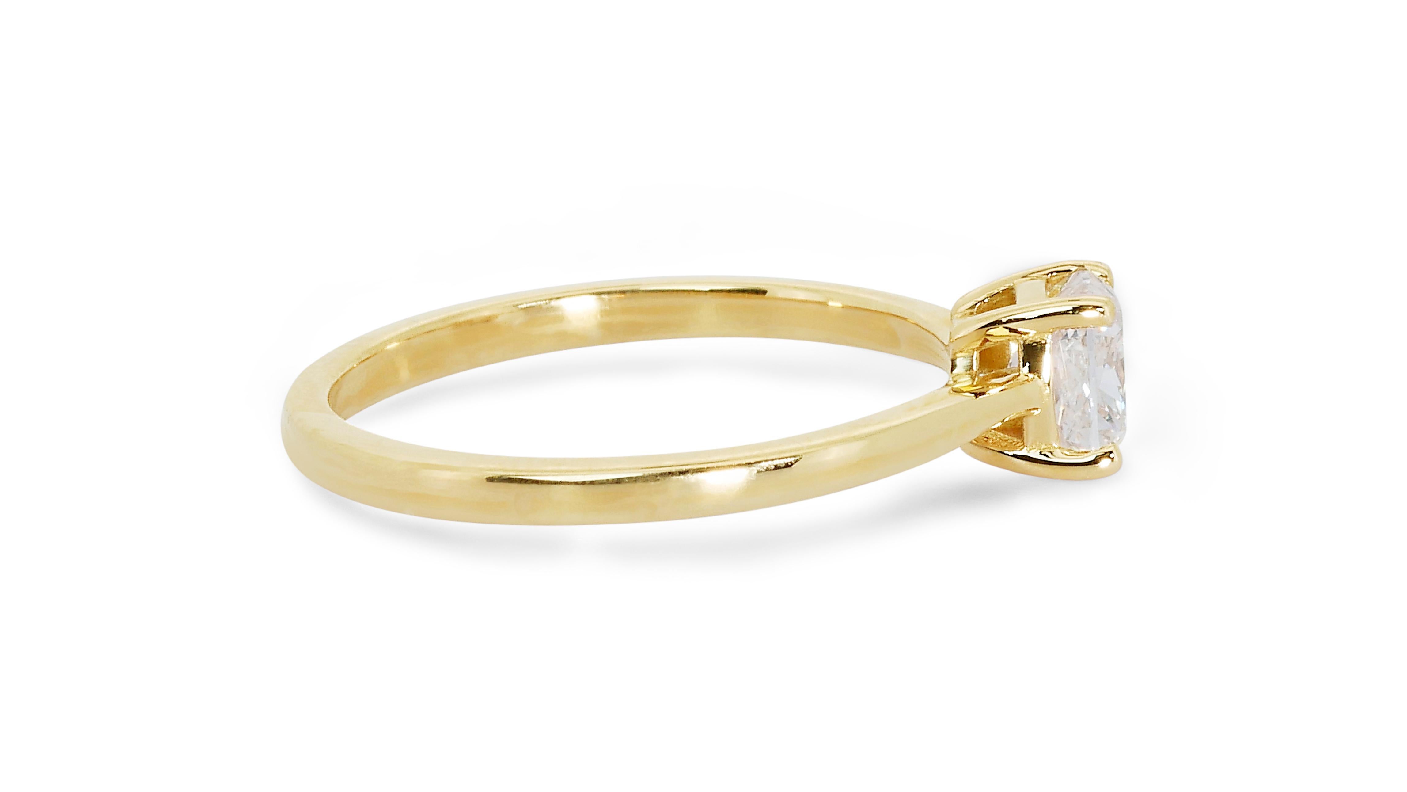 Marvelous 18k Yellow Gold Solitaire Ring w/ 0.7 Carat Natural Diamonds IGI Cert For Sale 1