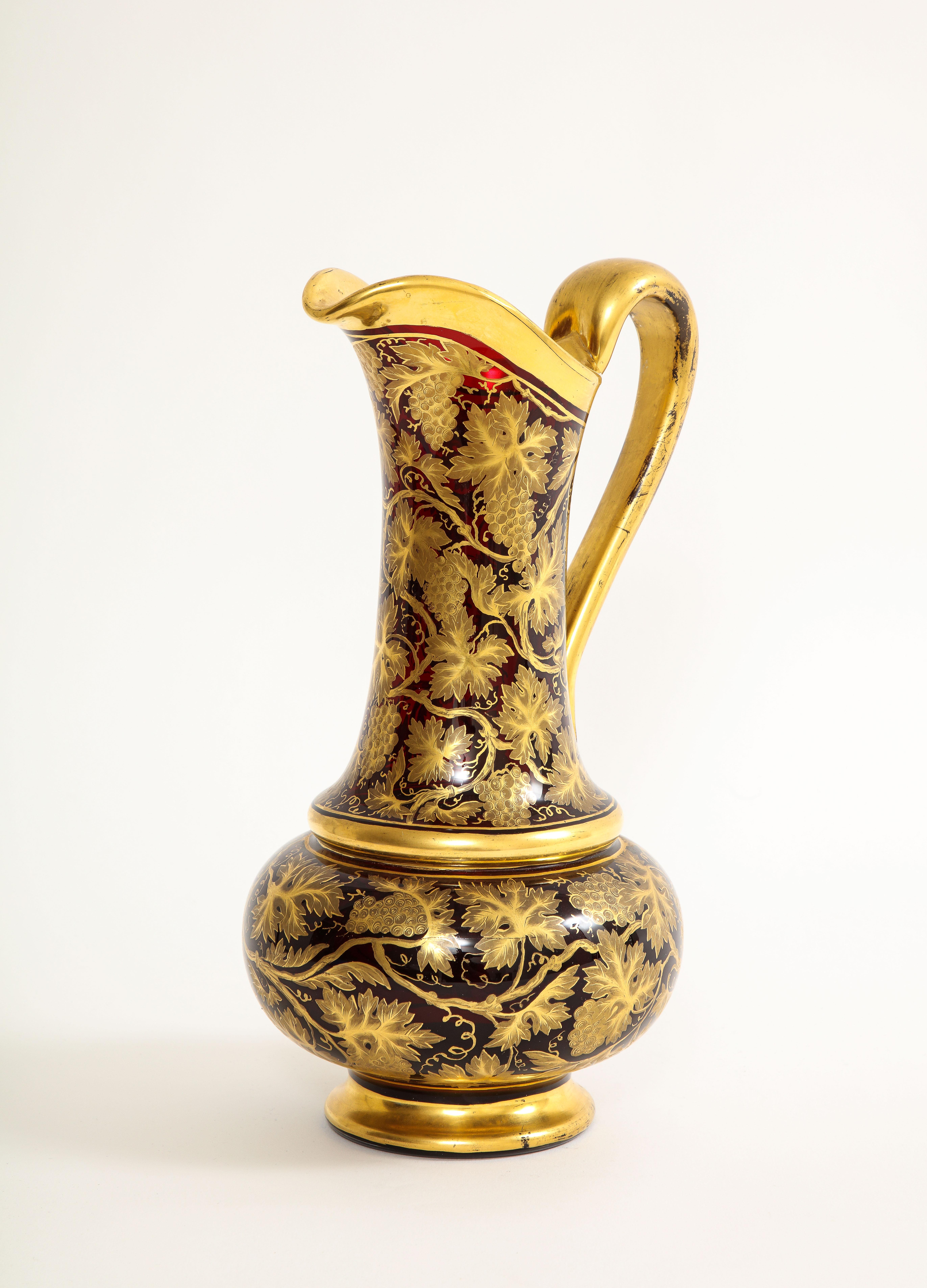Tchèque Merveilleuse aiguière bohème du 19ème siècle en cristal rouge et or 24 carats décorée en vente