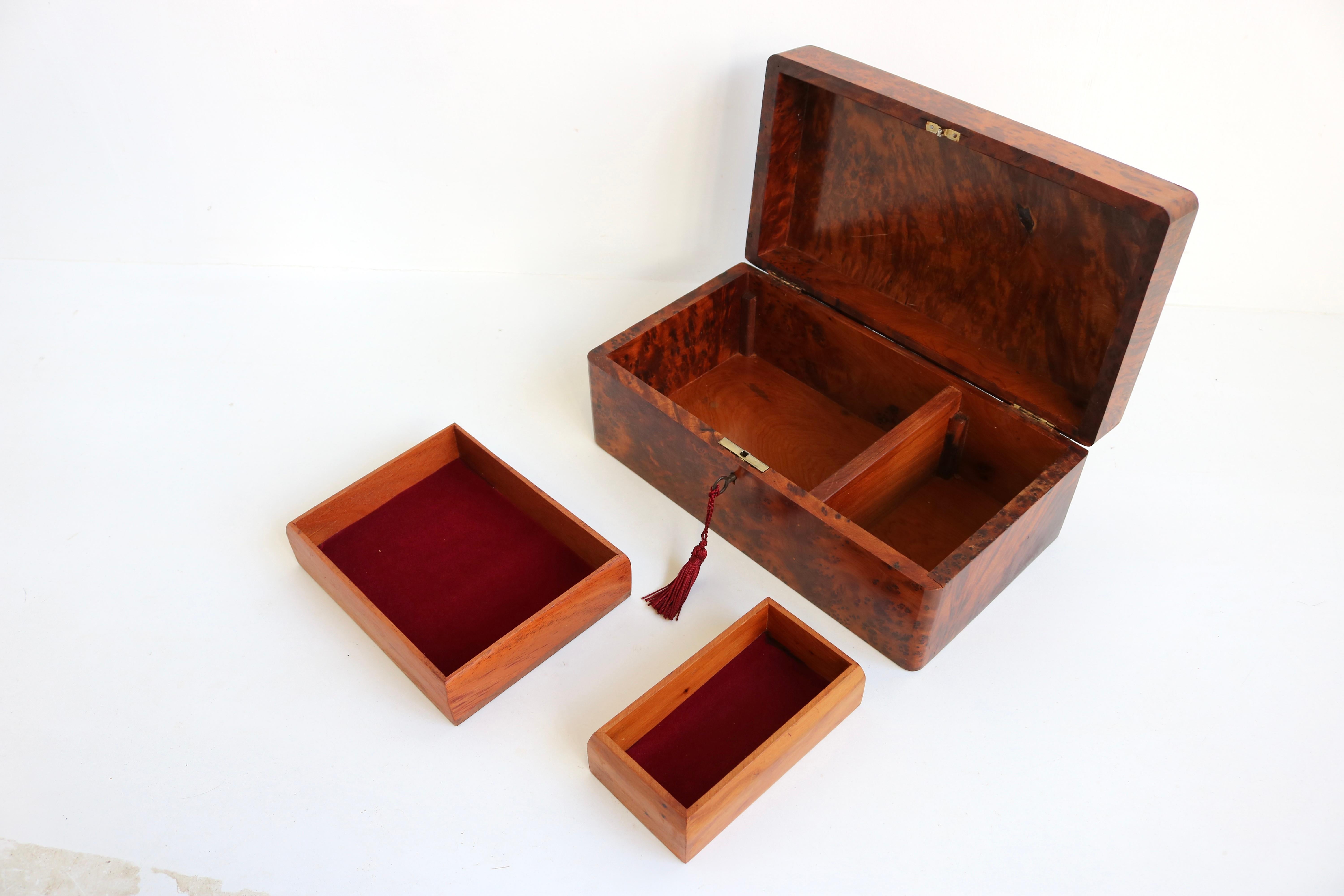 Marvelous 19th Century French Antique Jewelry Box Napoleon III in Burl Wood For Sale 6