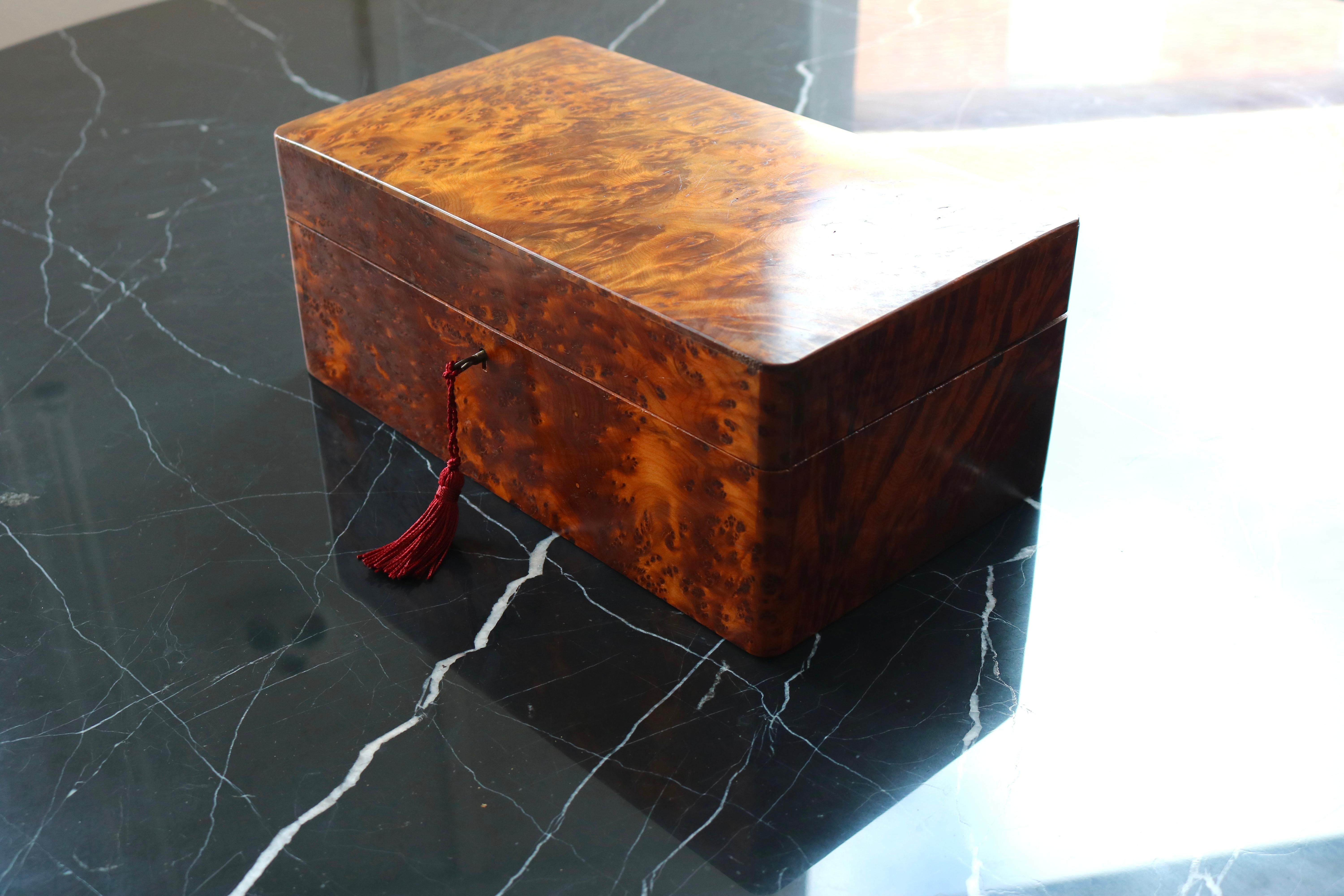 Marvelous 19th Century French Antique Jewelry Box Napoleon III in Burl Wood For Sale 9