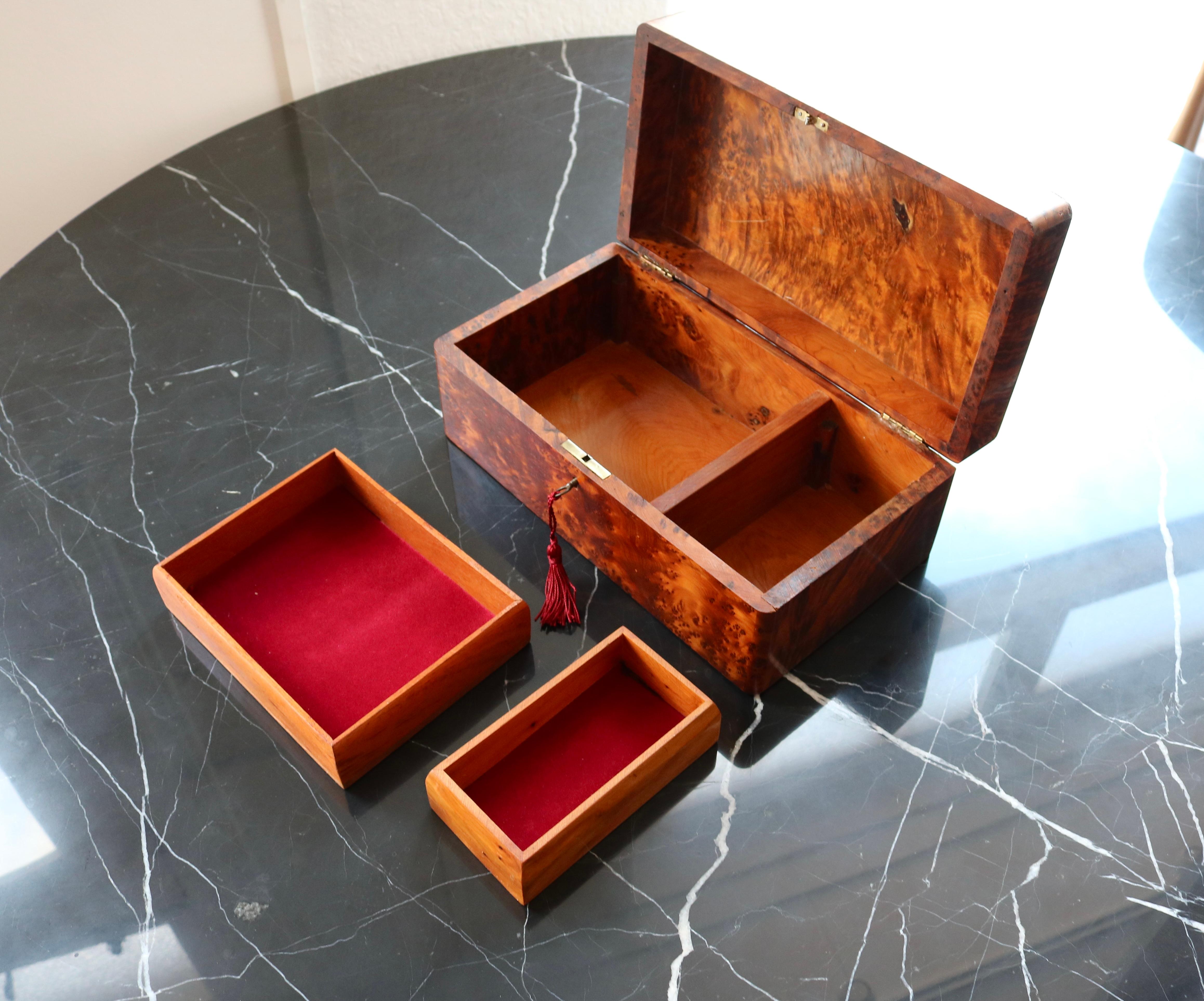 Marvelous 19th Century French Antique Jewelry Box Napoleon III in Burl Wood For Sale 10
