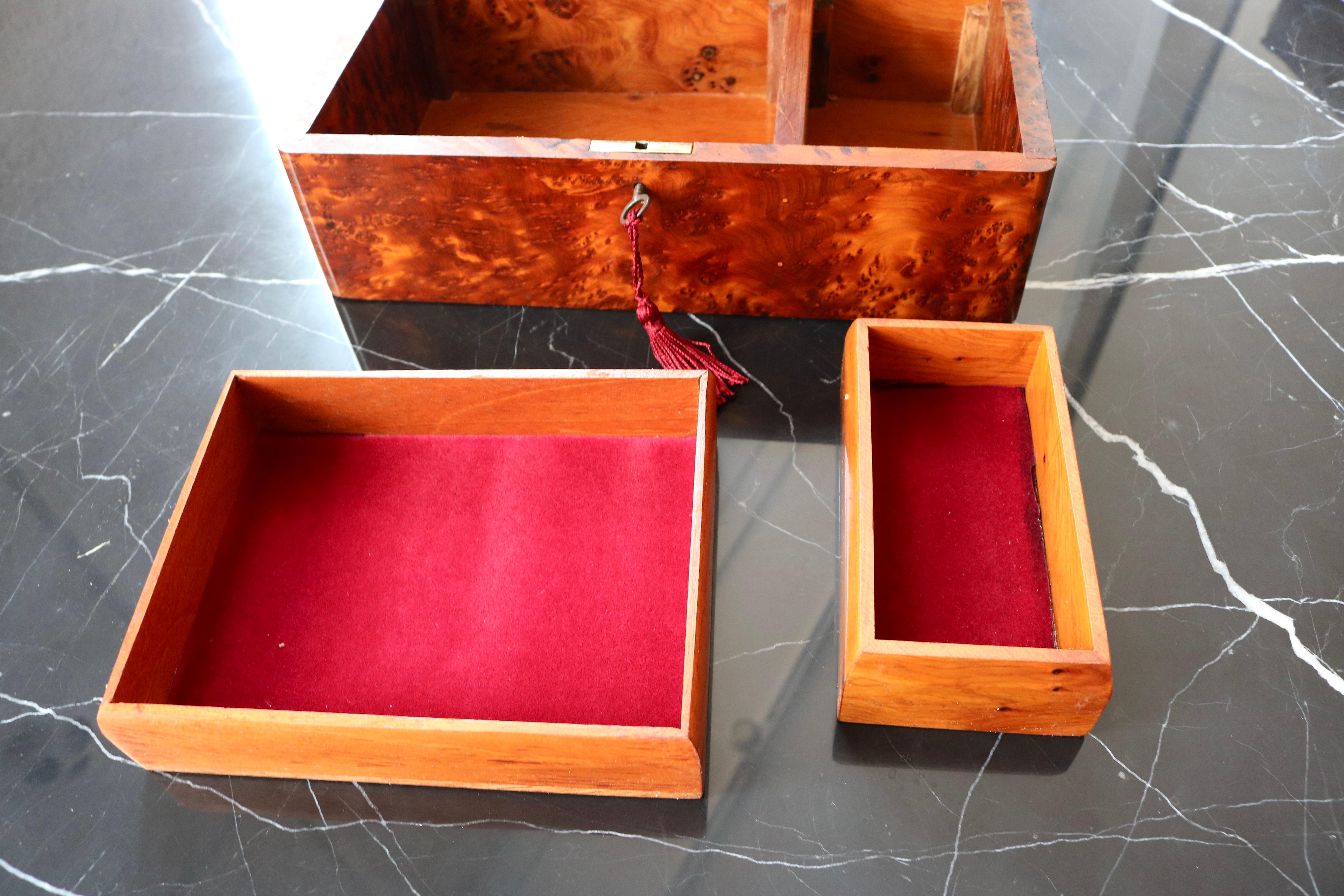 Merveilleuse boîte à bijoux ancienne française du 19ème siècle Napoléon III en Wood Wood en vente 8